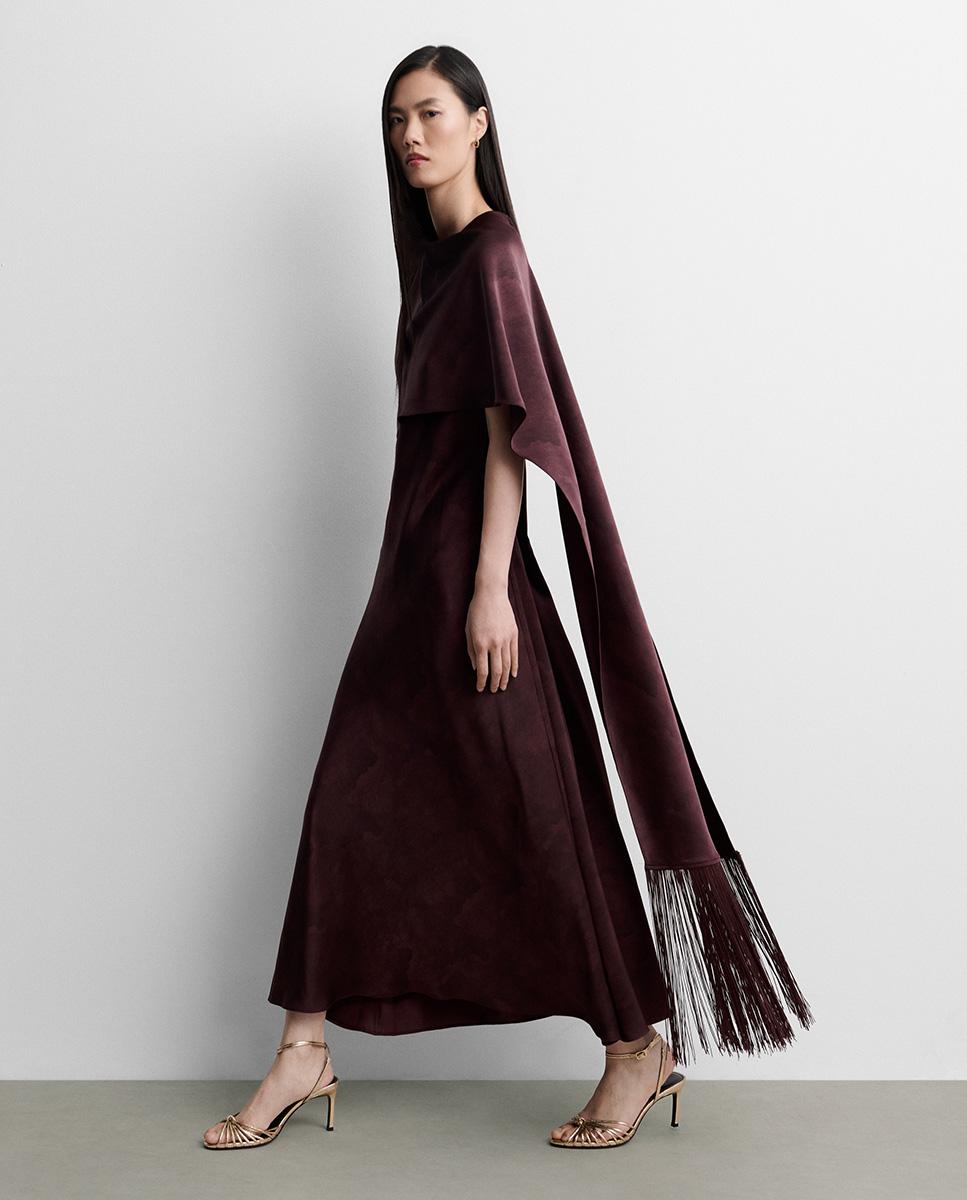 Imagen 0 de Vestido largo satinado chal sin mangas de cuello caja Burdeos