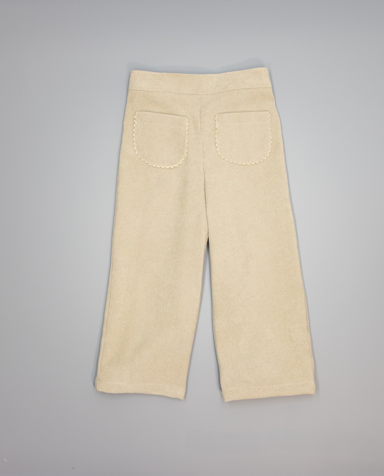 Pantalón de niña en pana con bolsillos plastrón y ondulina - Fina Ejerique - Beige Beige-1