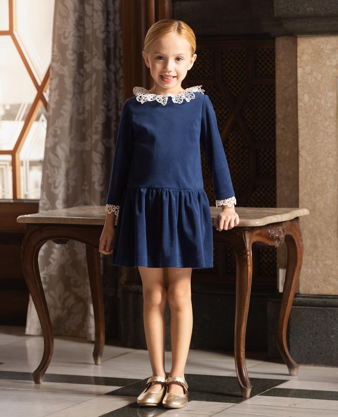 Imagen 1 de Vestido de terciopelo con cuello de guipur Marino