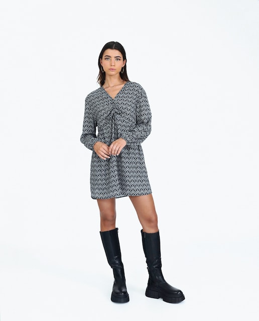 Imagen 0 de Vestido corto de manga larga estampado