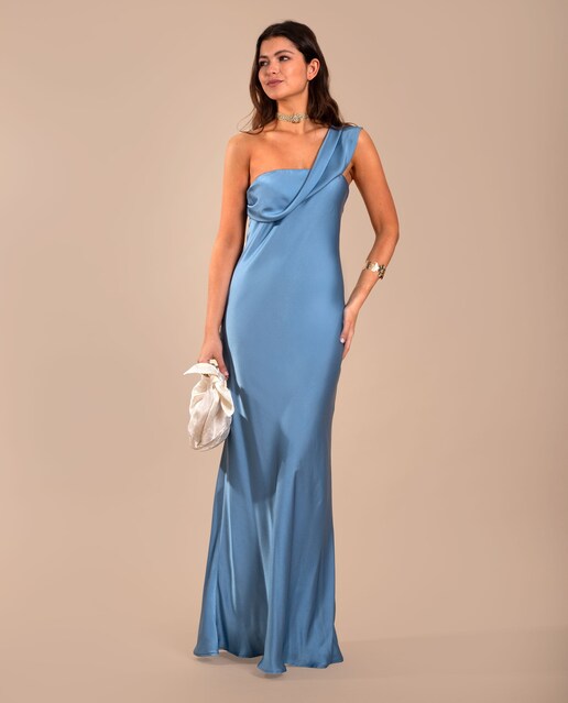 Imagen 0 de Vestido largo con escote asimétrico