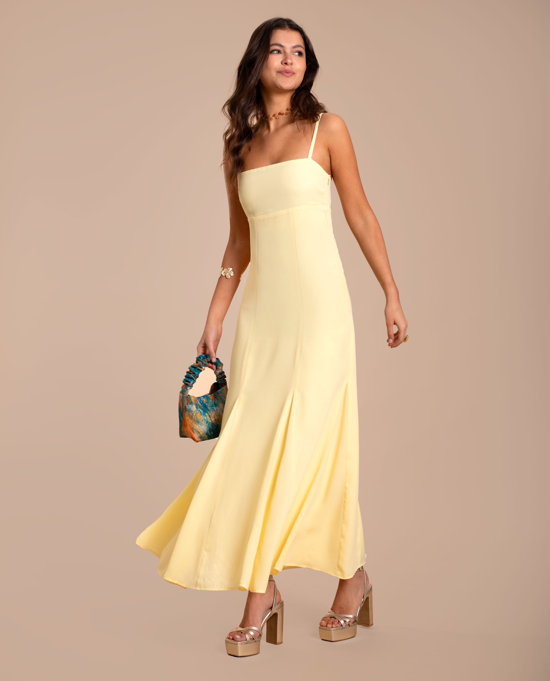 Vestido largo de corte imperio con tirantes