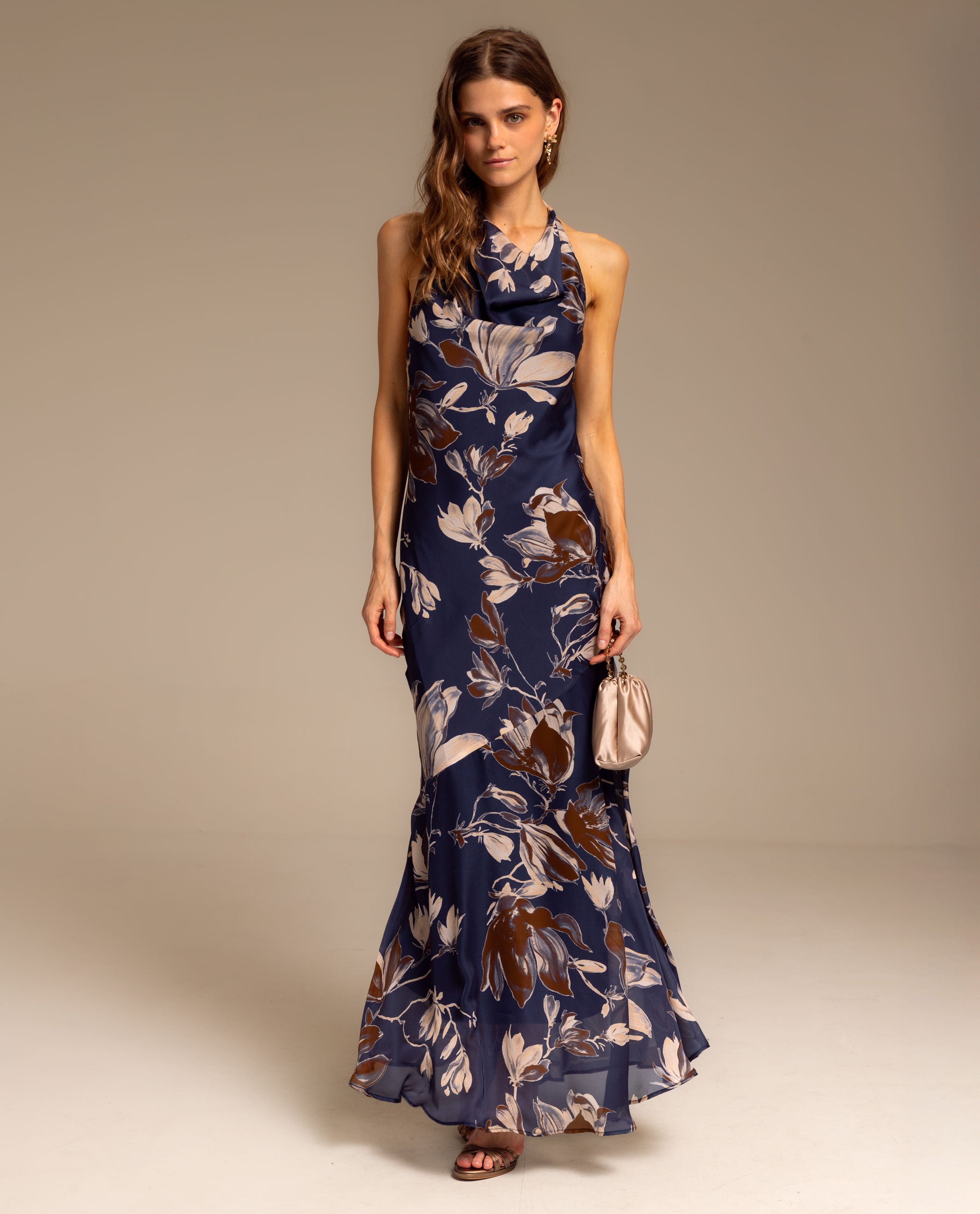 The-Are - Vestido Largo Floral con Escote Halter Drapeado.