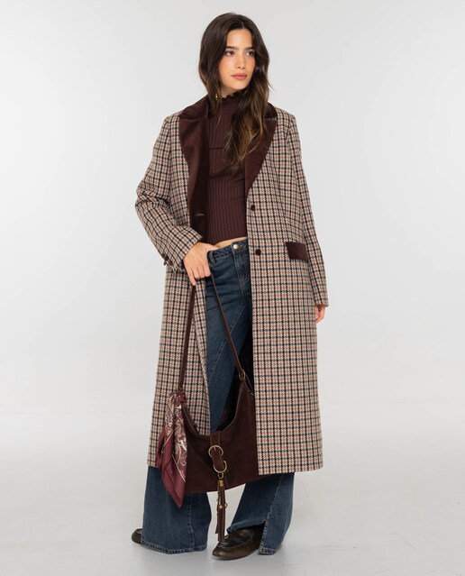 Imagen 0 de Abrigo de mujer de cuadros con cuello de solapa