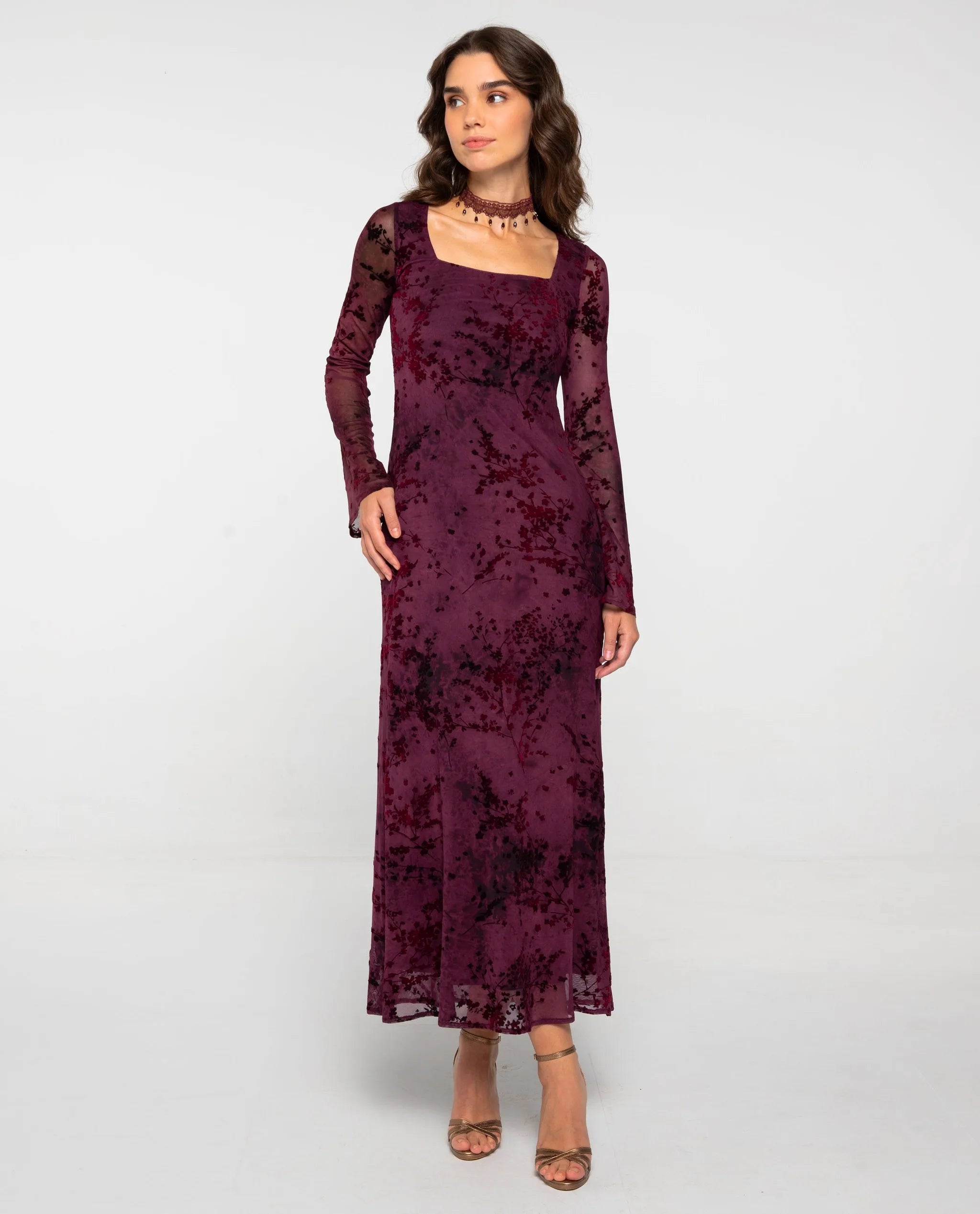 Vestido largo flocado granate con escote cuadrado - The-Are - Granate Granate-2