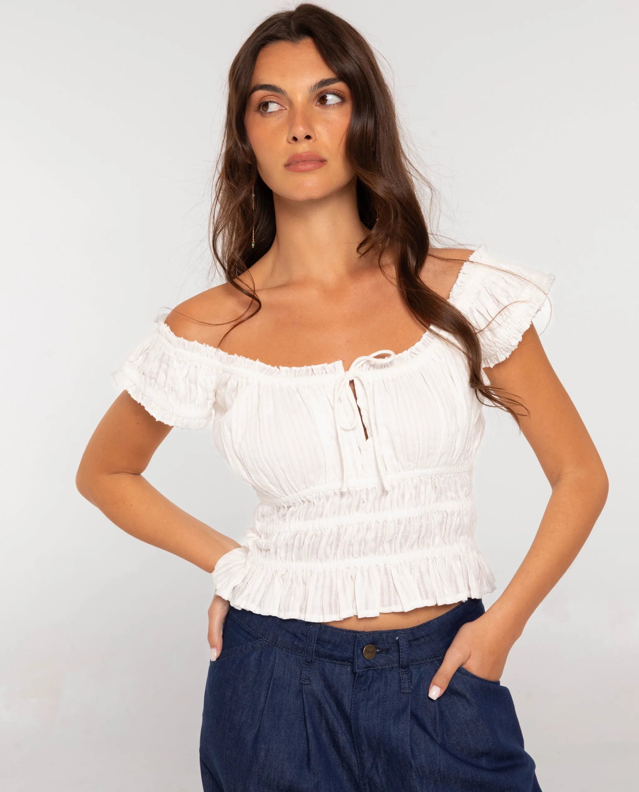 Imagen 0 de Blusa de mujer con nido de abeja y escote bardot Crudo