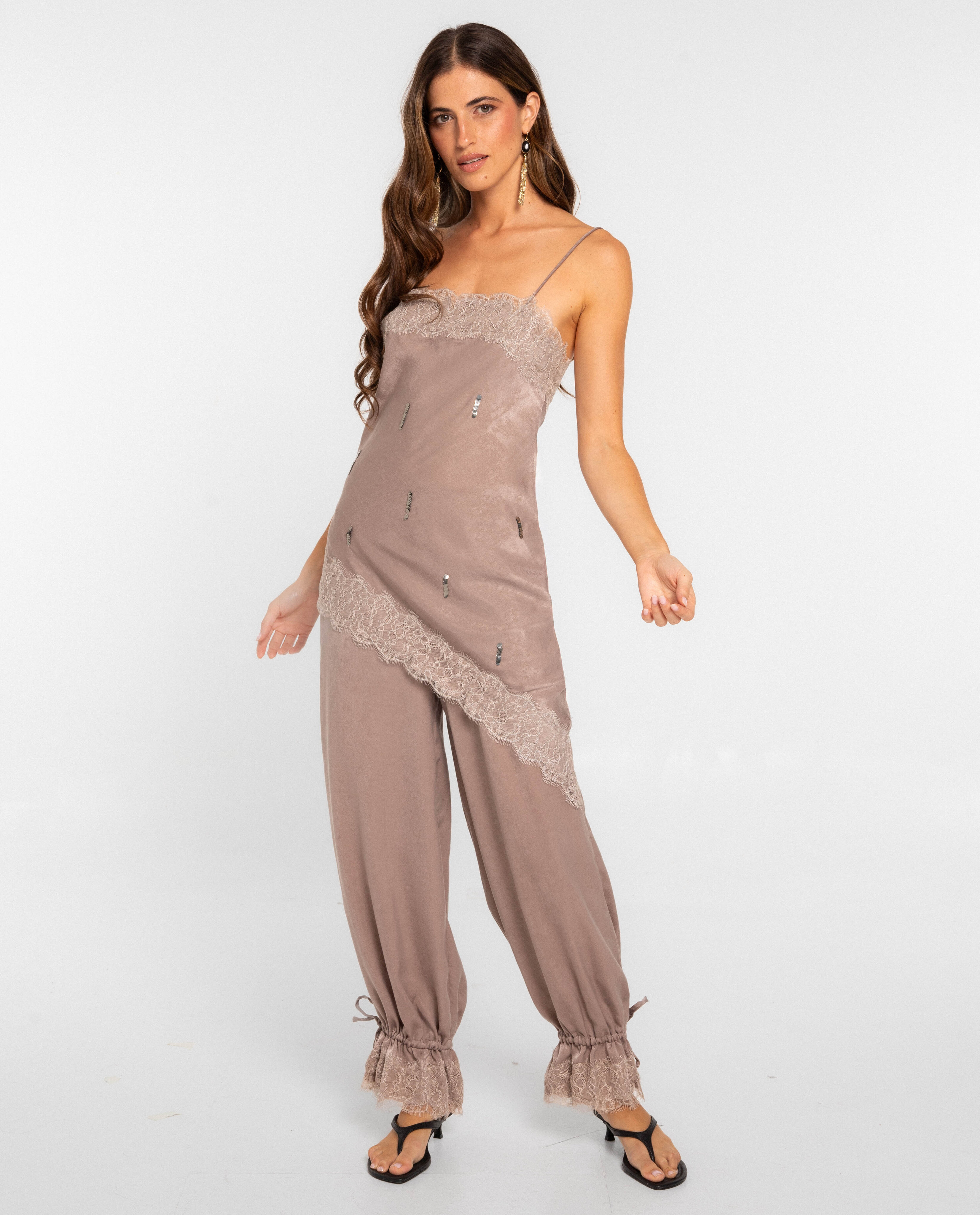 Imagen 4 de Top de mujer lencero con encaje y tirantes - The-Are - Gris Gris