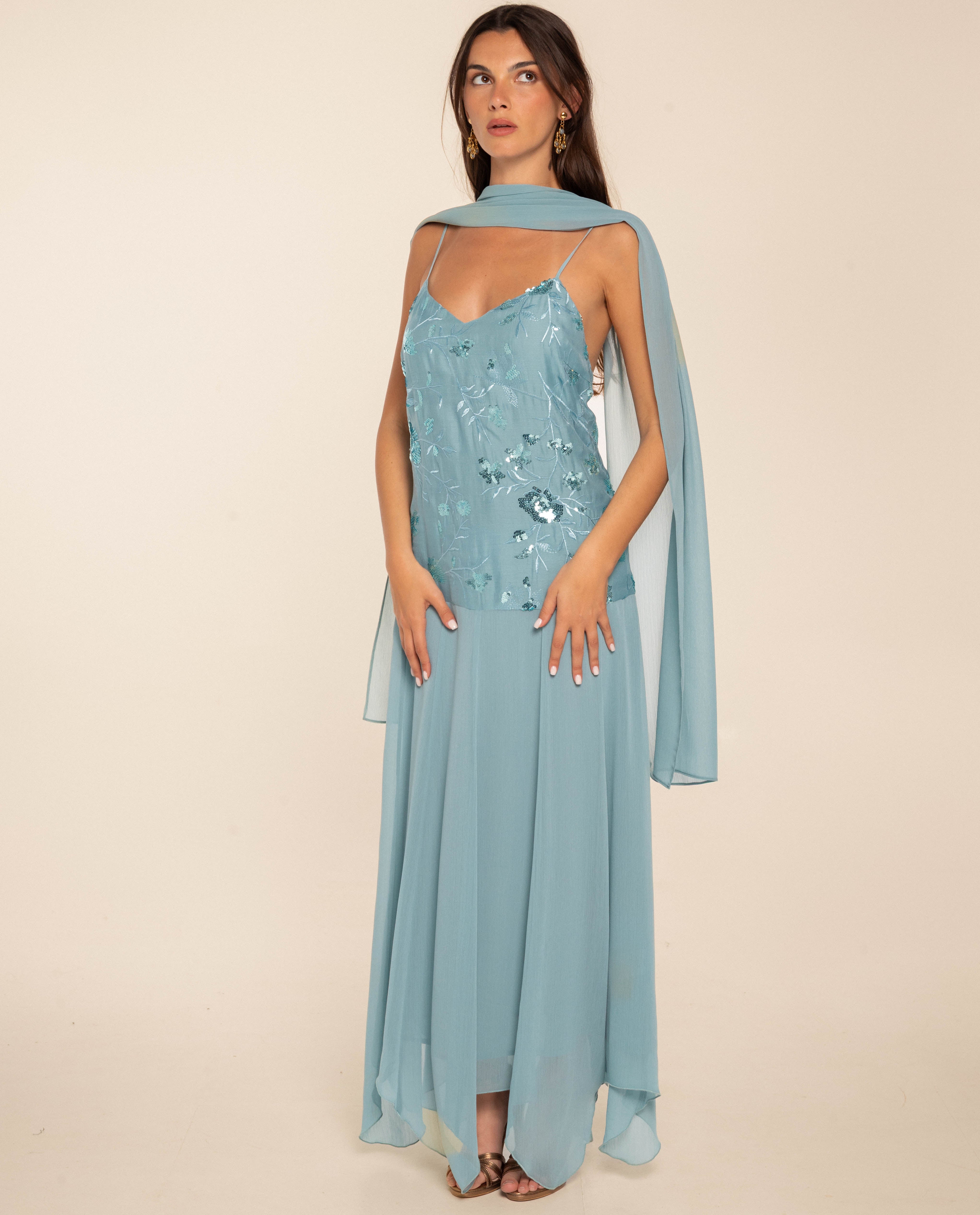 The-Are - Vestido largo con cuerpo de bordados y gasa.