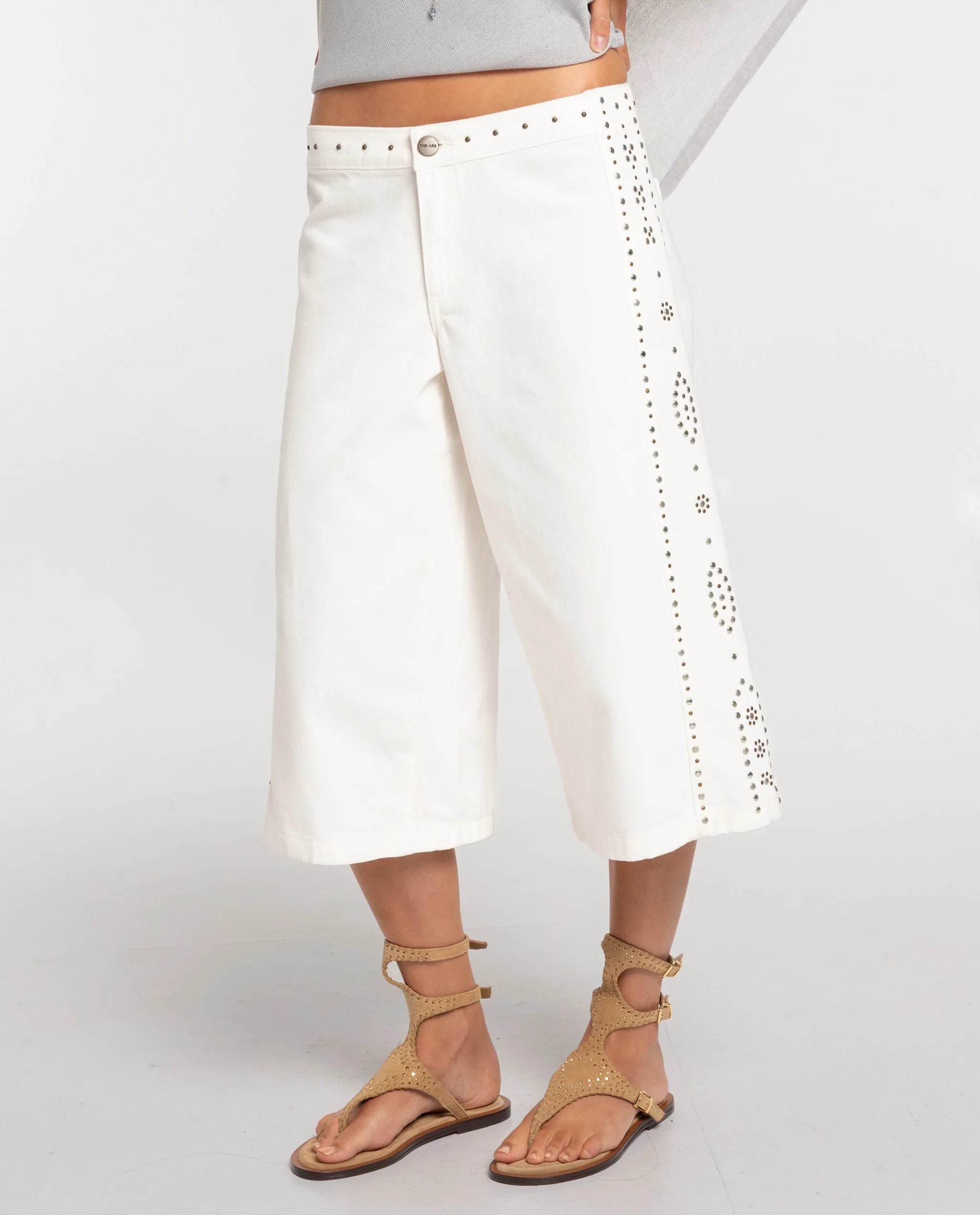 Pantalón recto tipo bermuda vaquera con tachuelas y apliques de mujer - The-Are - Blanco Blanco-2