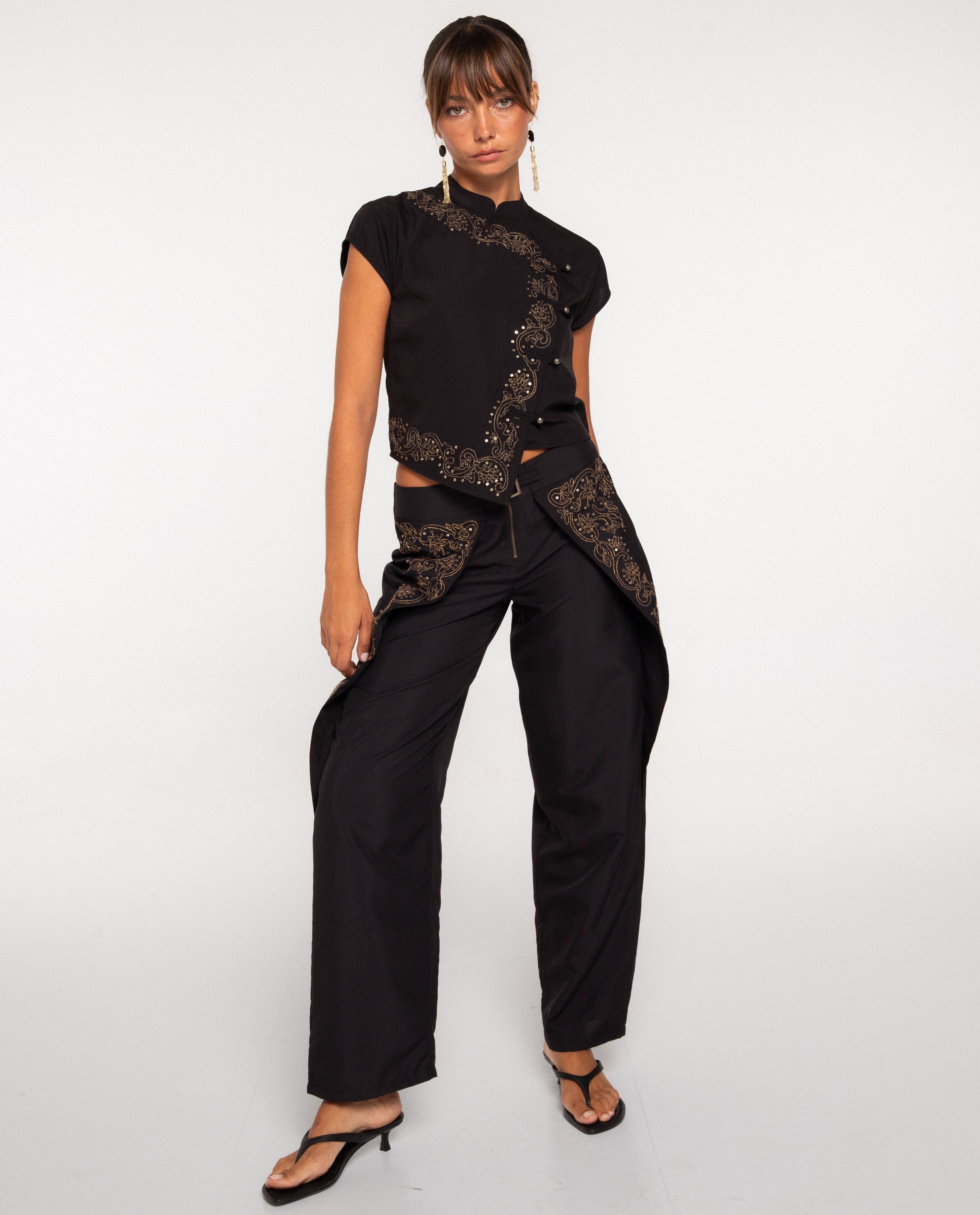 Pantalón ancho de satén con sobrefalda y bordados - The-Are - Oro Oro-1