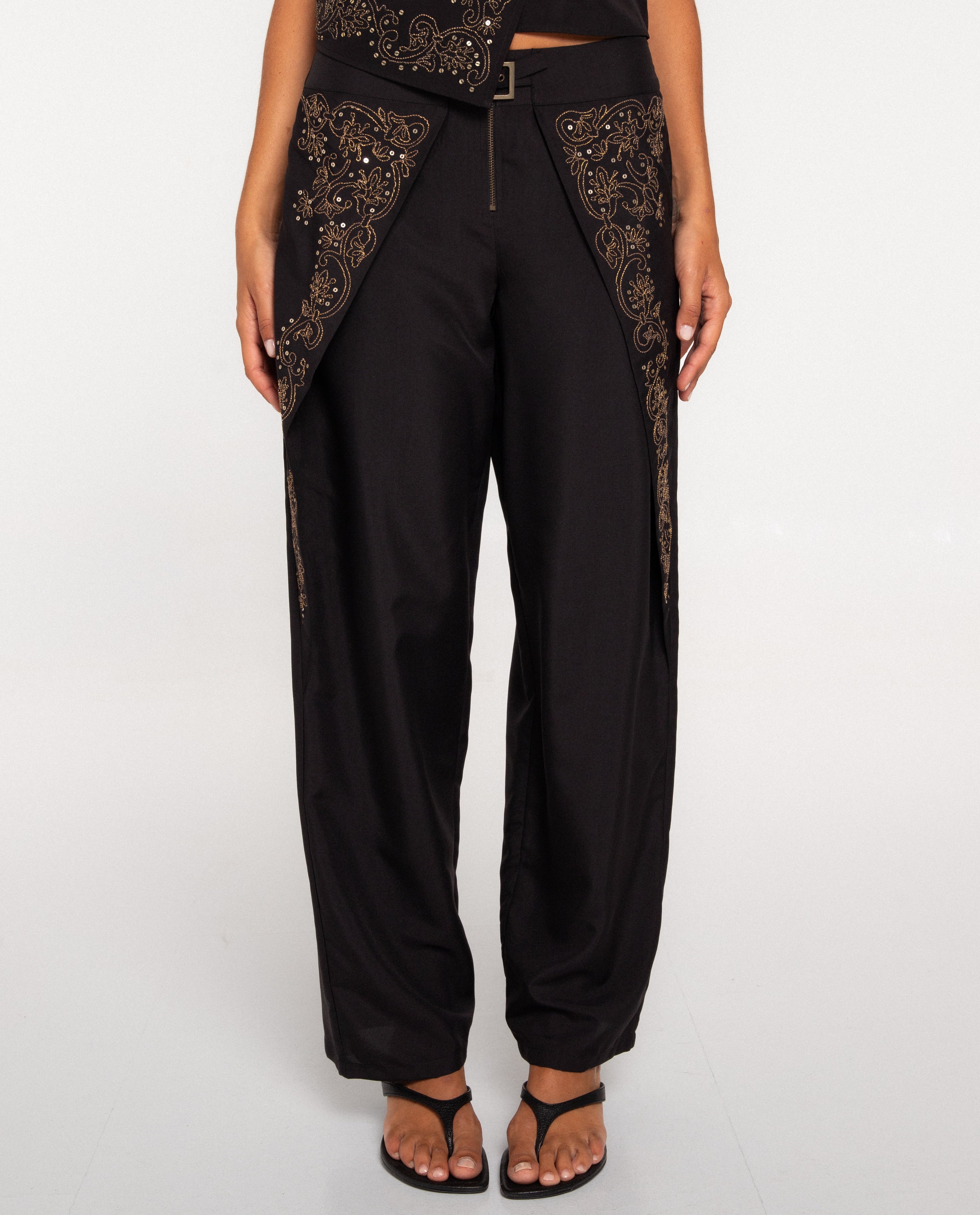 Pantalón ancho de satén con sobrefalda y bordados - The-Are - Oro Oro-3