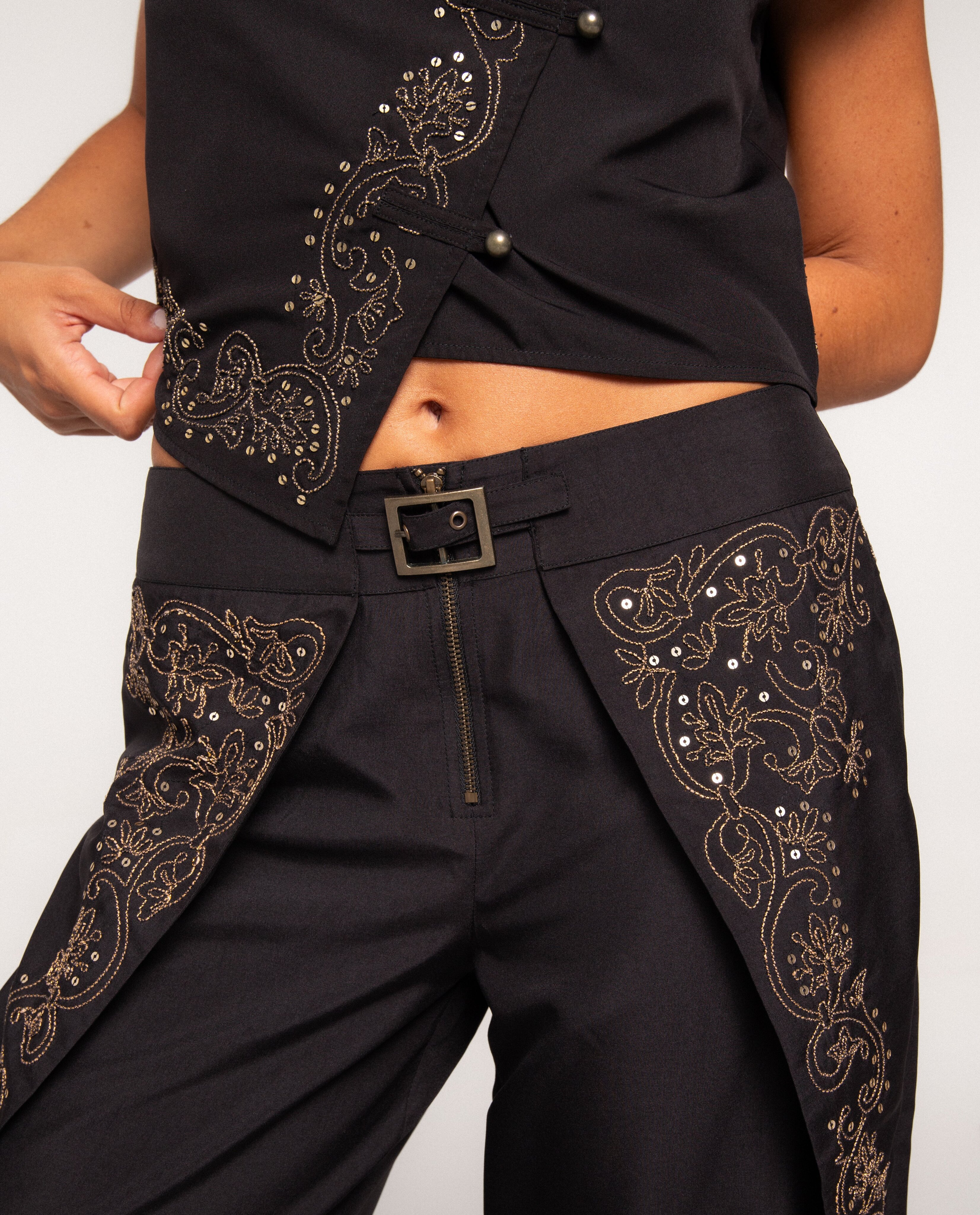 Pantalón ancho de satén con sobrefalda y bordados - The-Are - Oro Oro-5