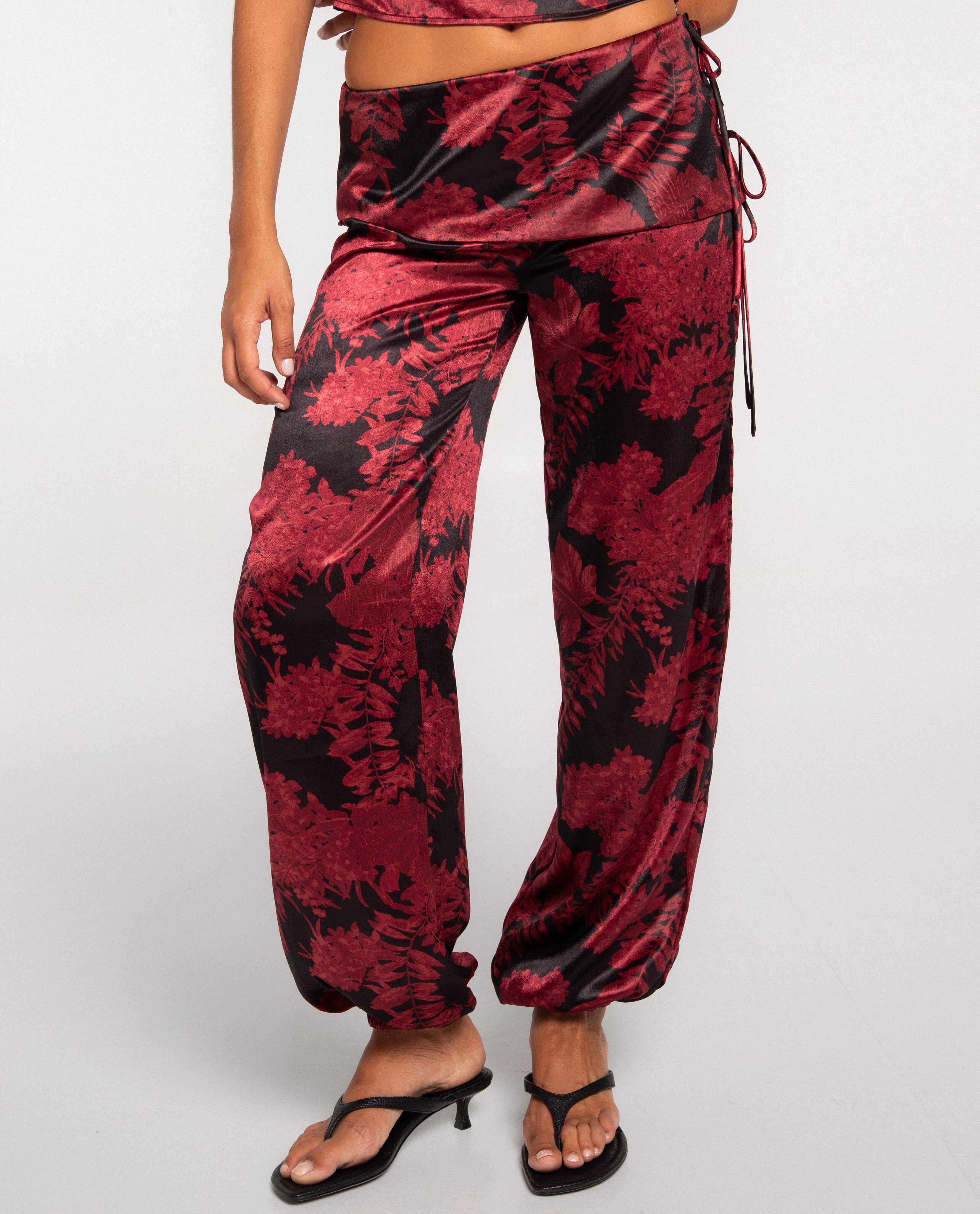 Pantalón ancho tipo bombacho satinado de mujer - The-Are - Rojo Rojo-3