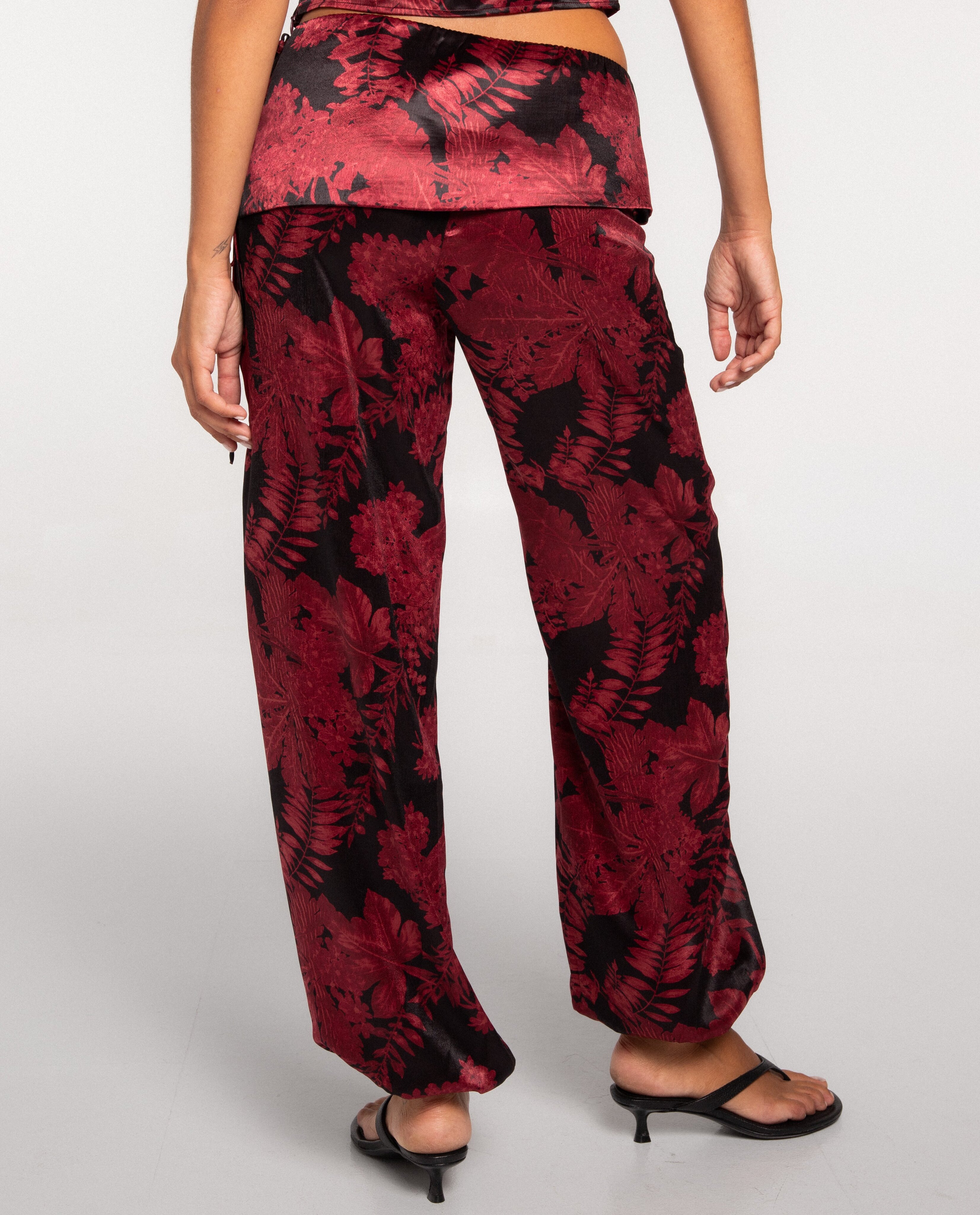 Pantalón ancho tipo bombacho satinado de mujer - The-Are - Rojo Rojo-4