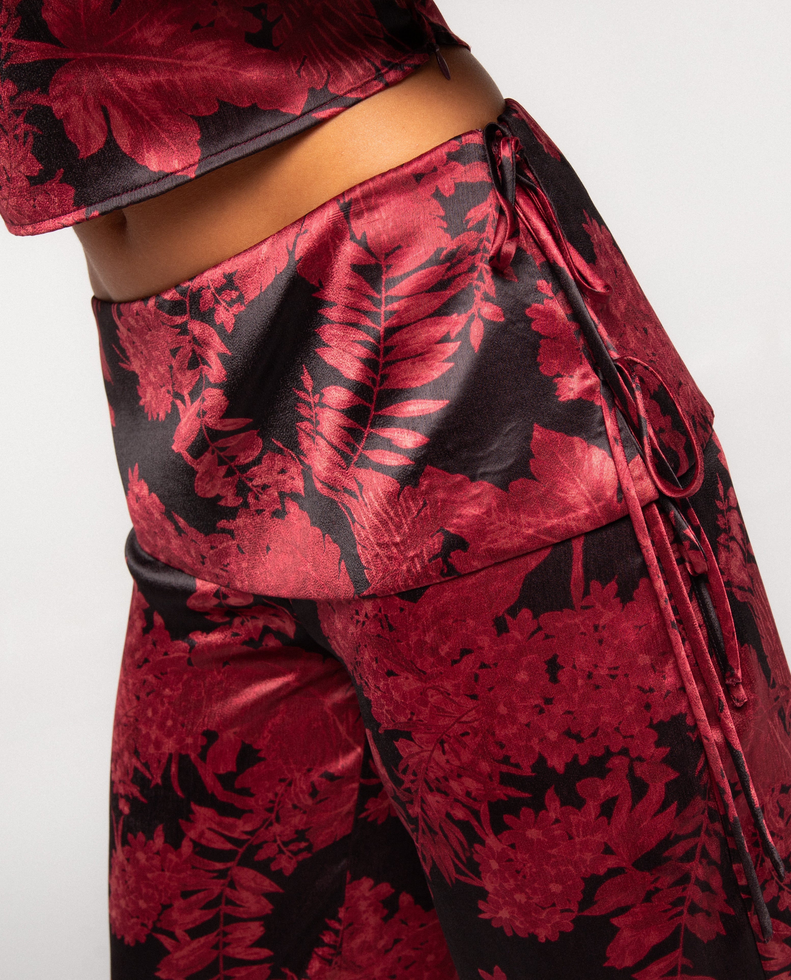 Pantalón ancho tipo bombacho satinado de mujer - The-Are - Rojo Rojo-5