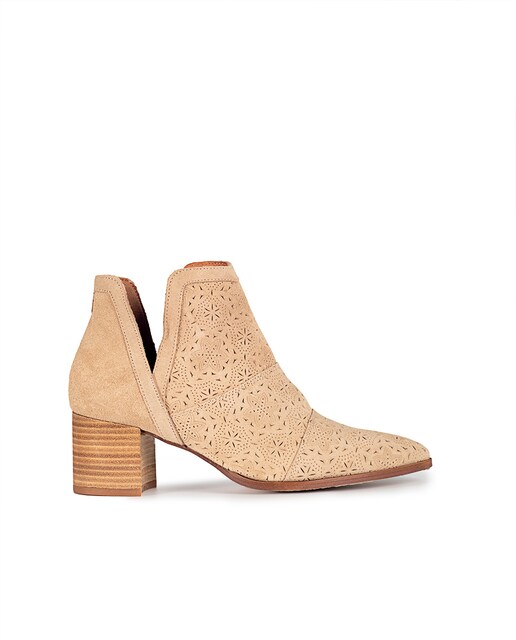 Imagen 0 de Botines  de mujer de piel con grabado