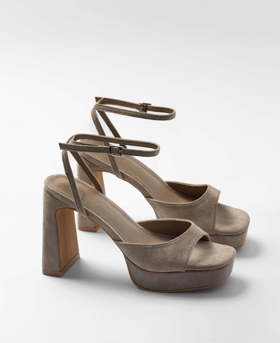 Sandalias de tacón de mujer con plataforma en color topo · Mim