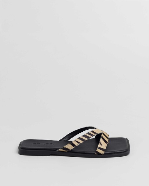 Imagen 0 de Sandalias planas de mujer de piel con estampado de cebra