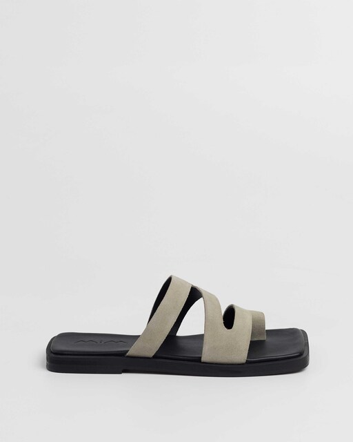 Imagen 0 de Sandalias planas de mujer de piel con tiras en zigzag