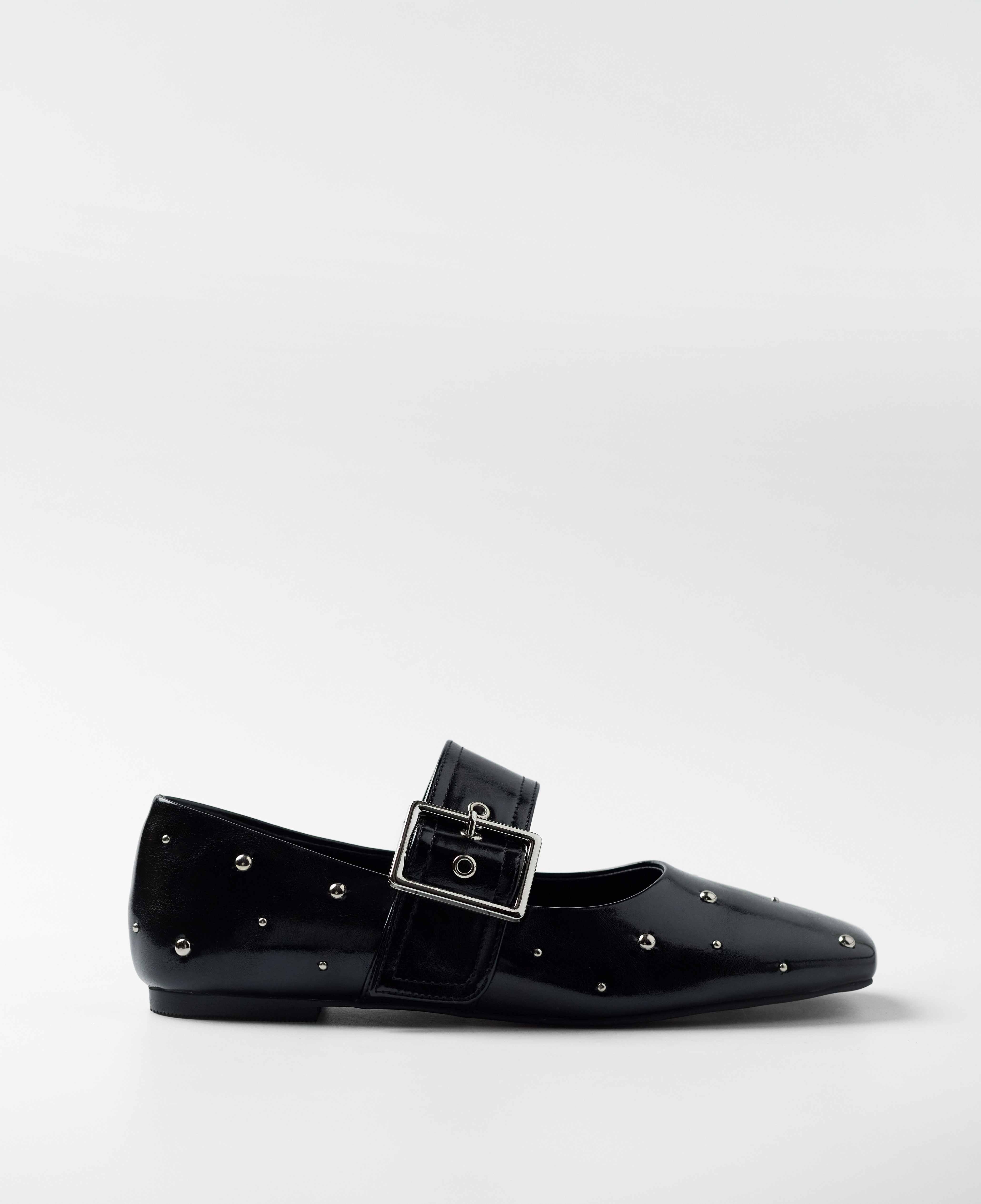 Mim - Zapatos planos de mujer con tachuelas y cierre de hebilla.