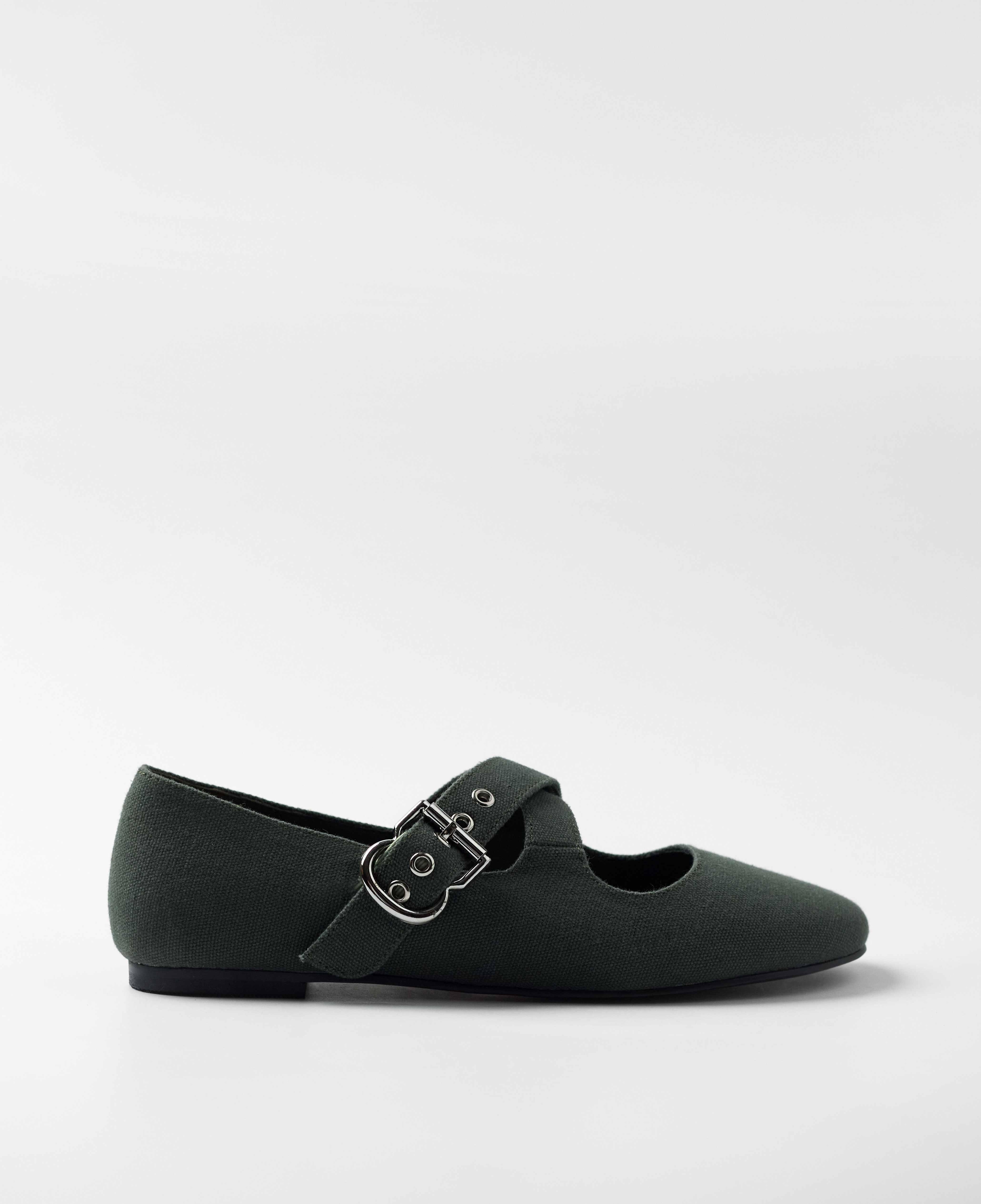 Mim - Zapatos planos de mujer cerrados con tiras cruzadas.