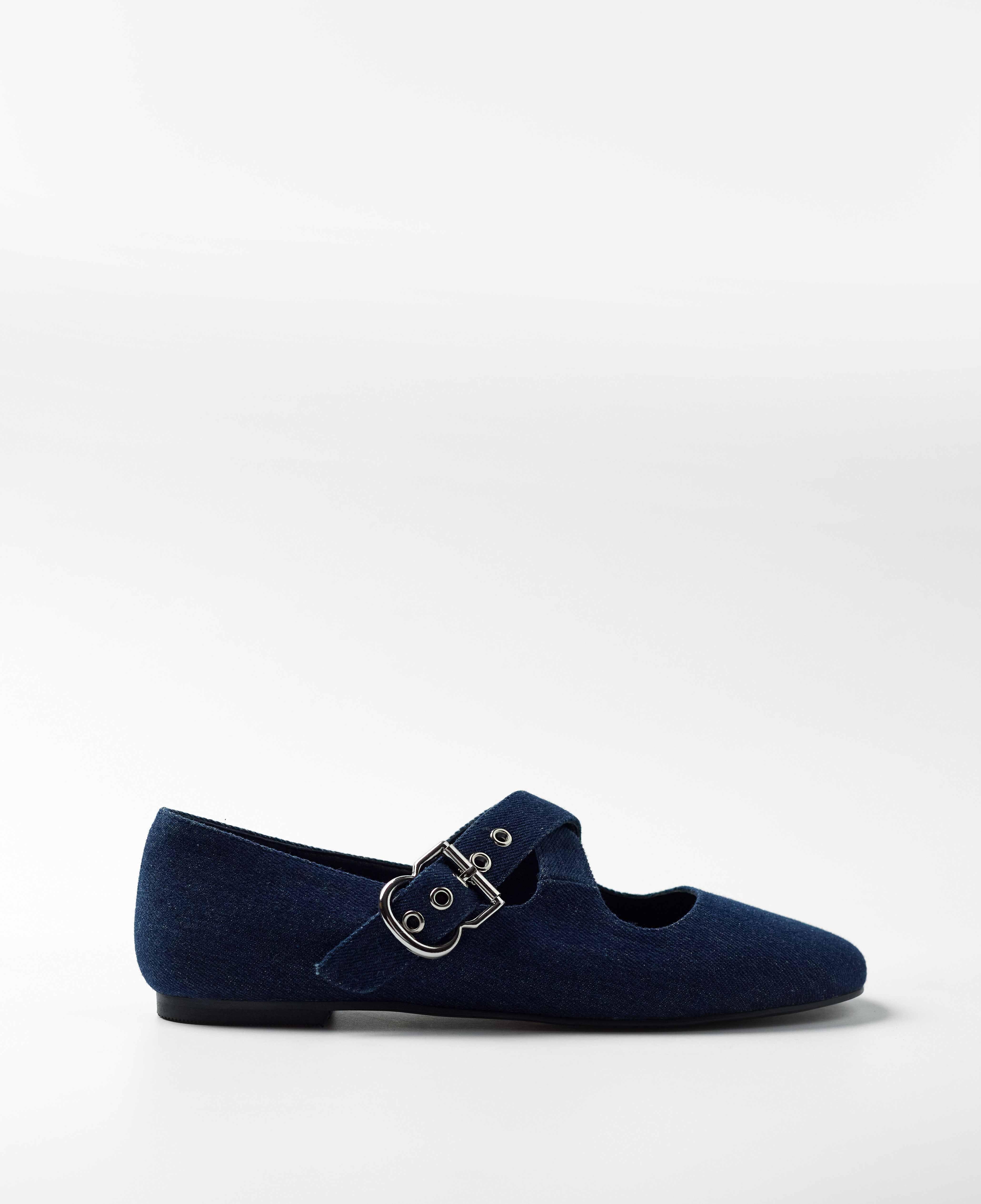 Mim - Zapatos planos de mujer cerrados con tiras cruzadas.