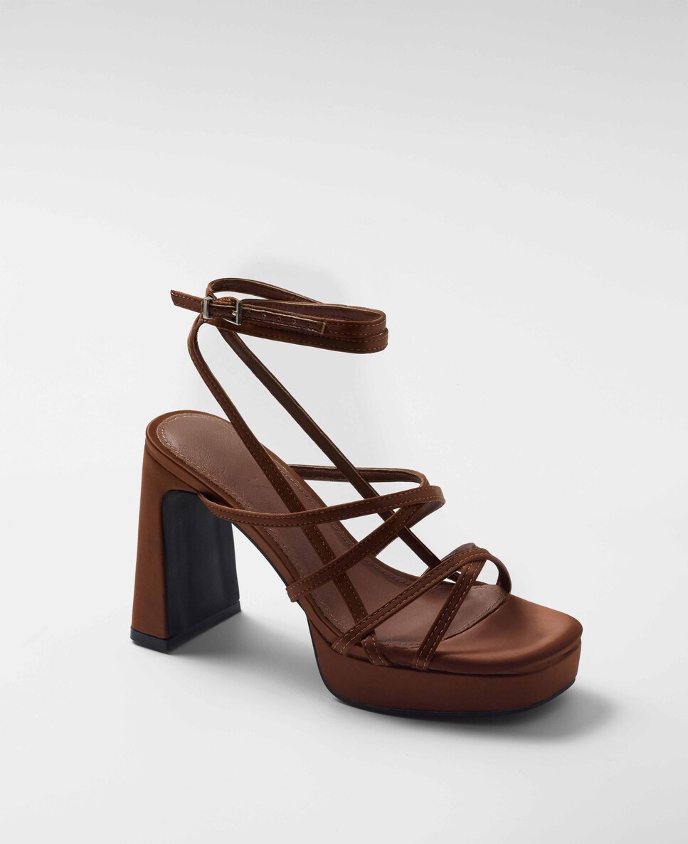 Sandalias de tacón de mujer con plataforma en color metalizado