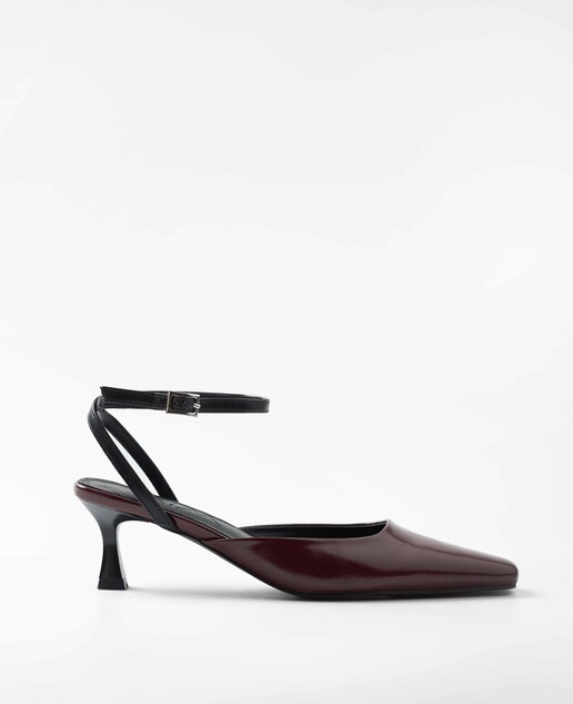 Imagen 0 de Zapatos de salón de mujer abiertos con acabado en punta