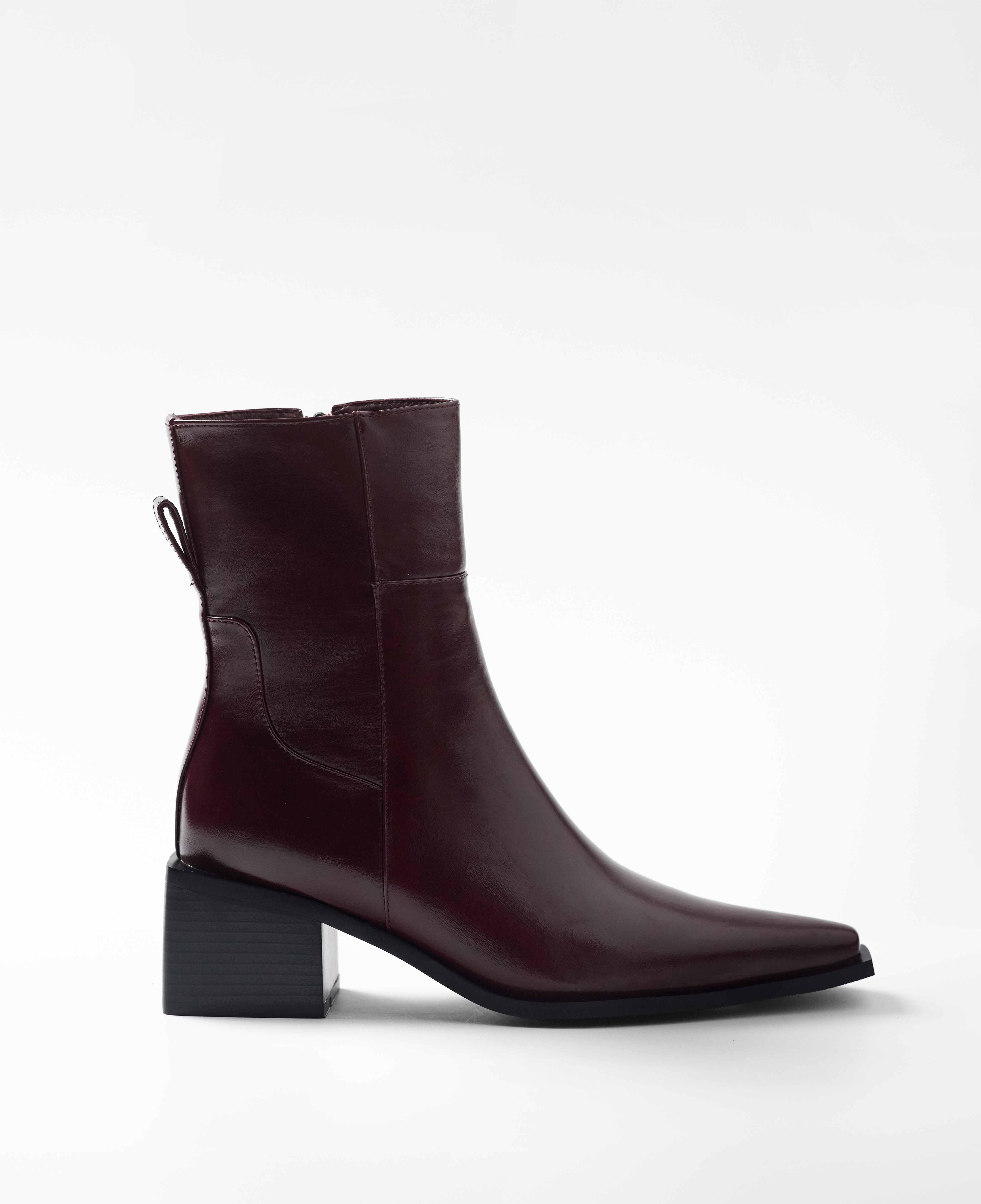 Mim - Botines de mujer de caña baja con acabado en punta.