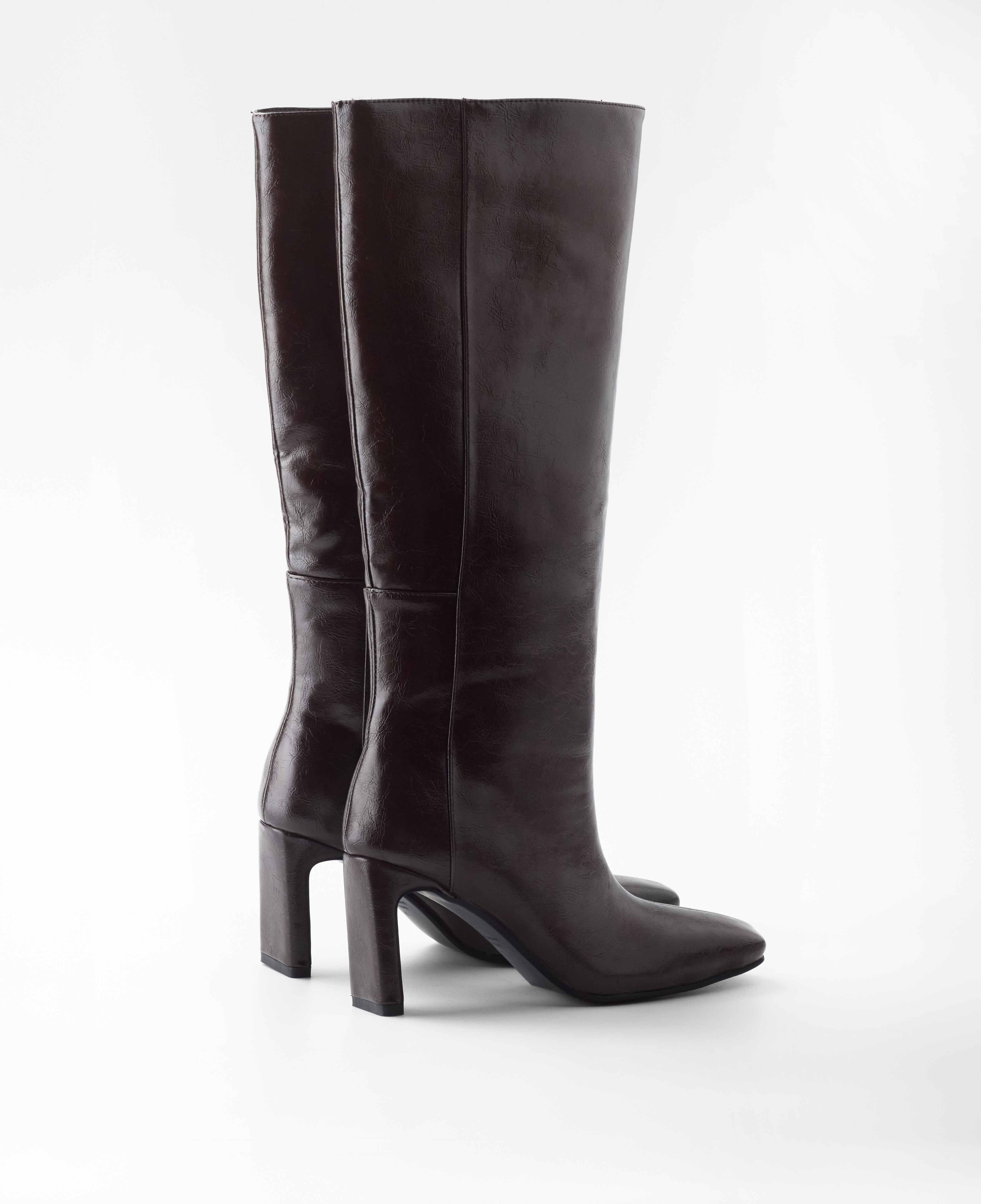 botas-de-mujer-de-ca-a-alta-con-tac-n-y-puntera-cuadrada-choco-mim-el