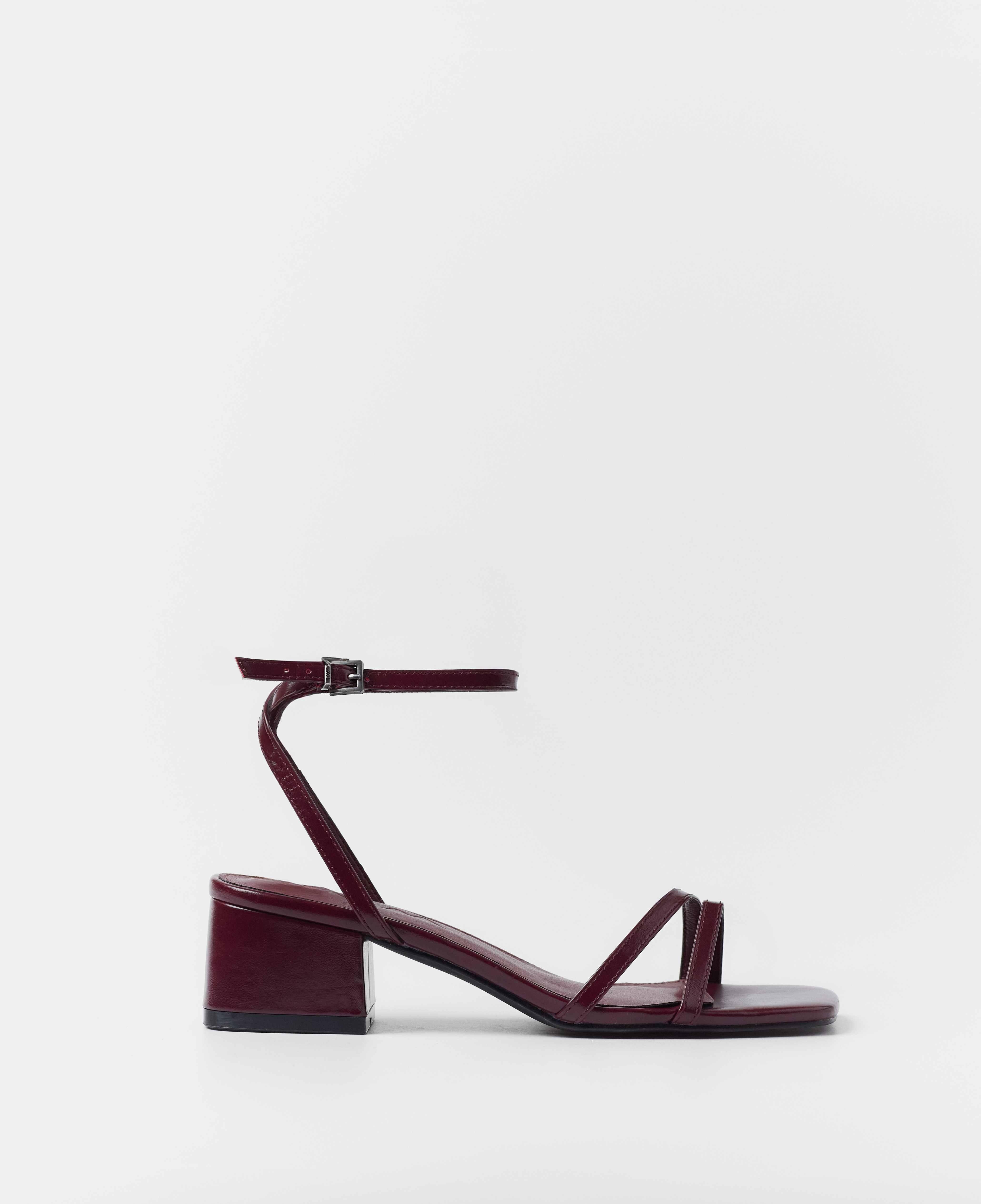 Mim - Sandalias de tiras de mujer de tacón bajo rectangular.