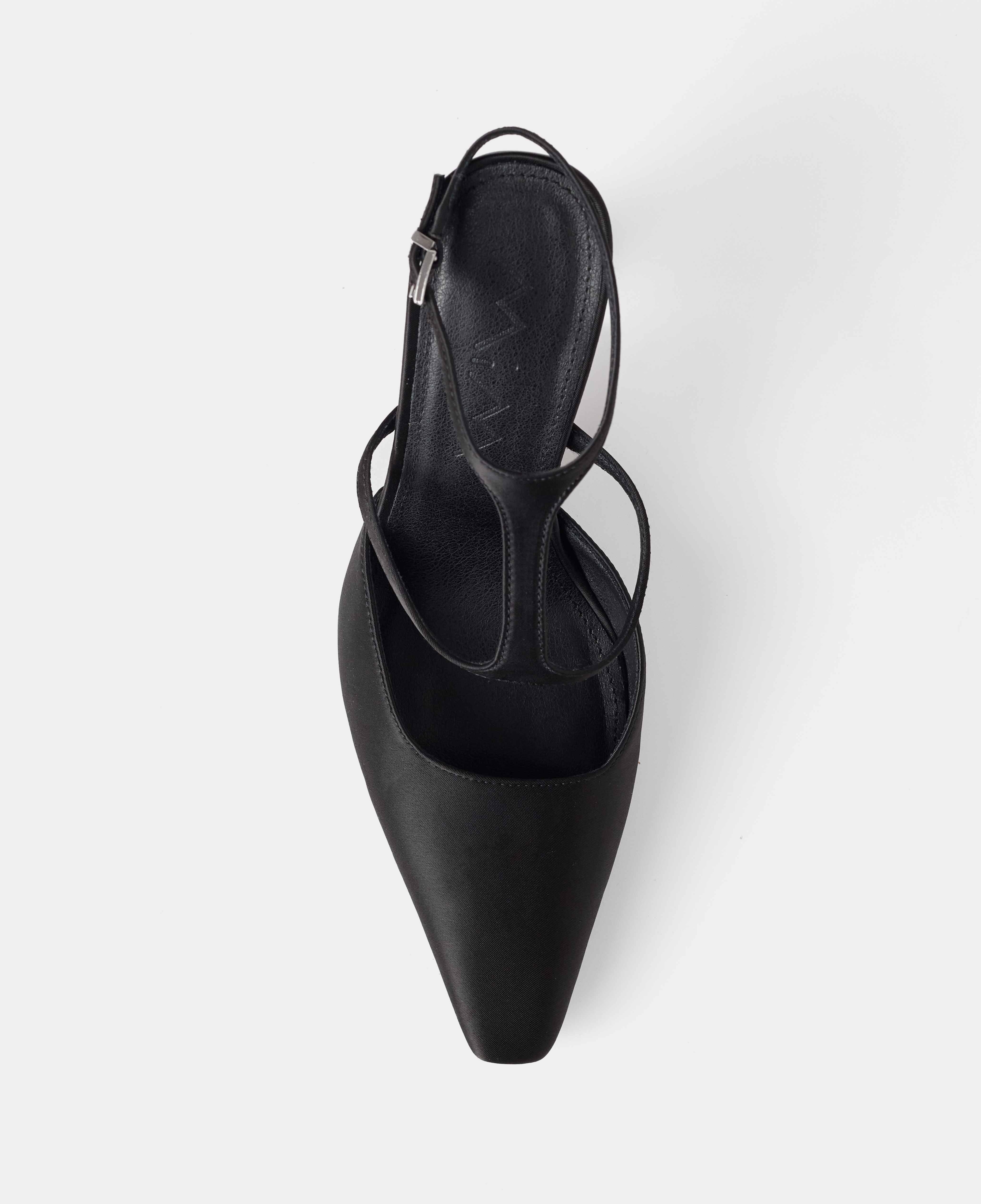 Zapatos de salón cerrados con pulsera al tobillo y detalle de tira frontal - Mim - Negro Negro-4