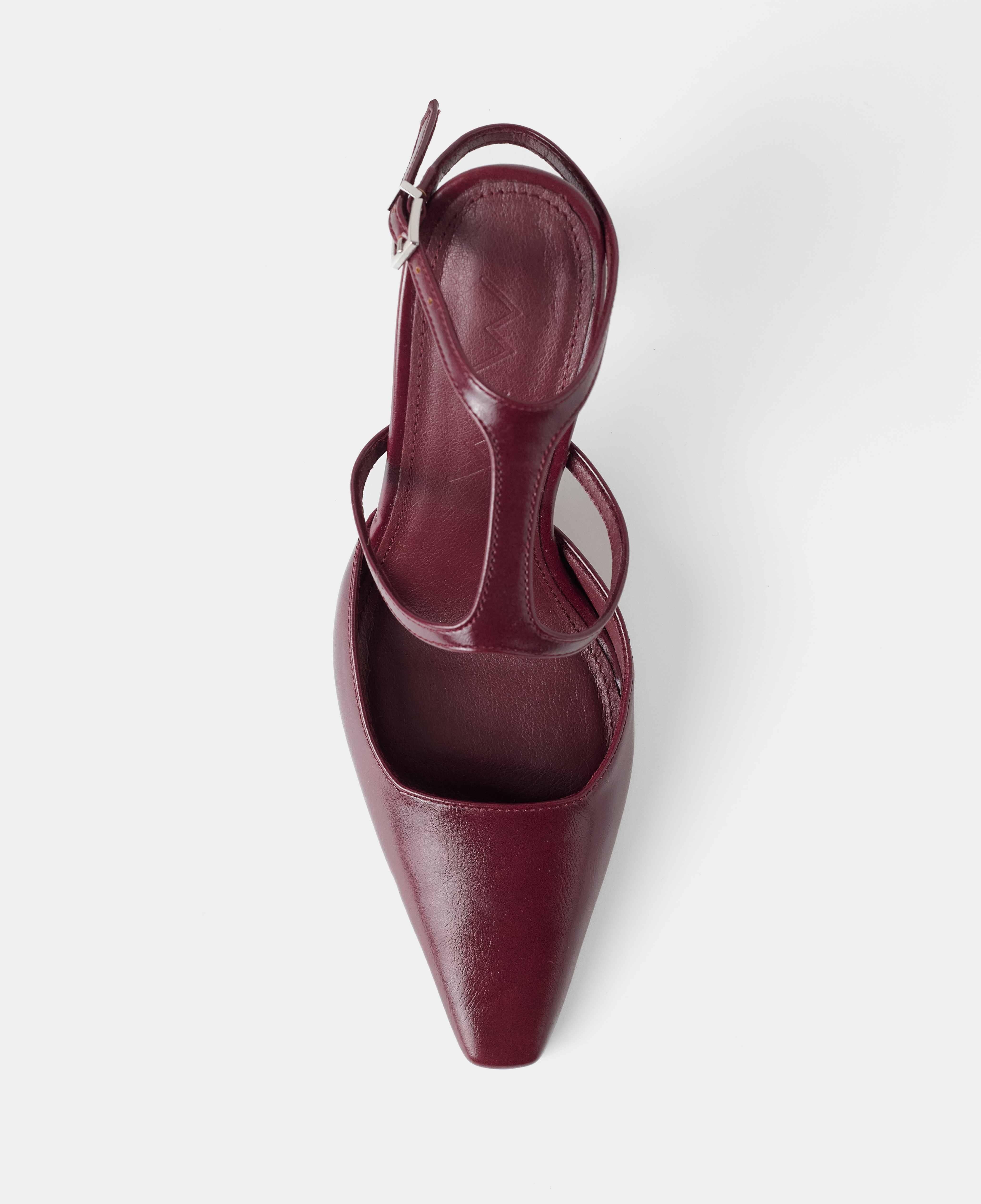 Zapatos de salón cerrados con pulsera al tobillo y detalle de tira frontal - Mim - Burdeos Burdeos-4