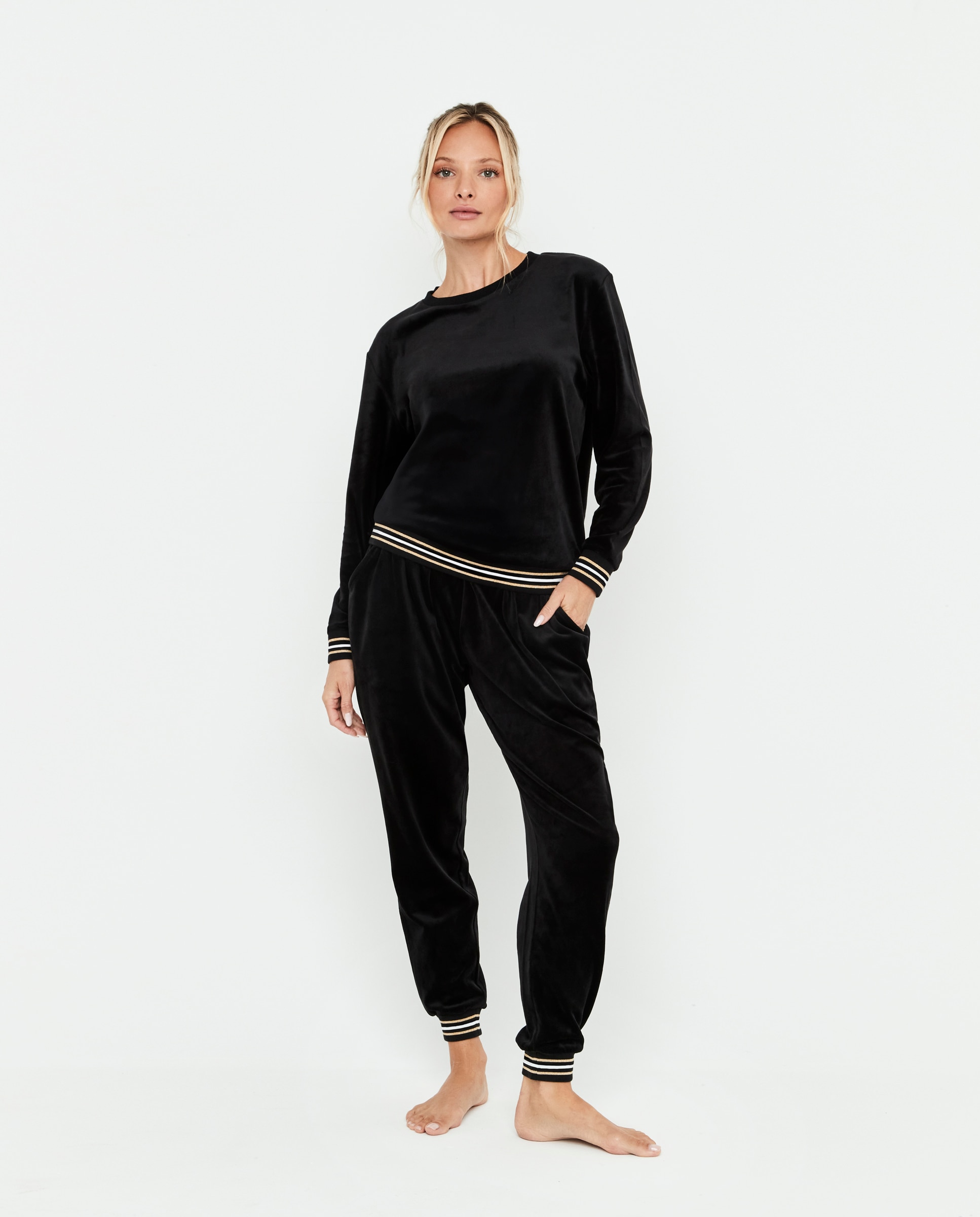 Sudadera de mujer, terciopelo, suedadera cuello redondo y pantalón - Selmark - Negro Negro-1