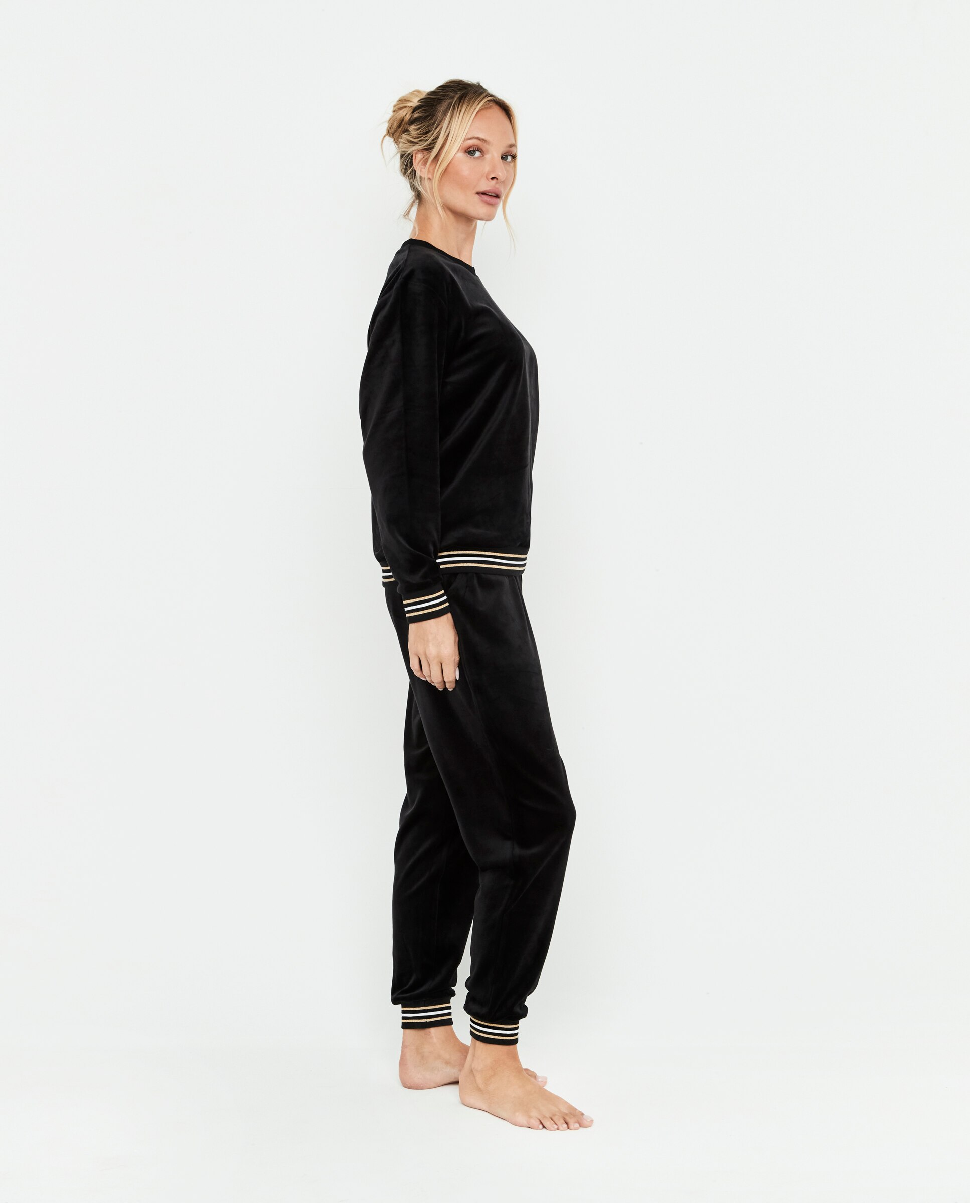 Sudadera de mujer, terciopelo, suedadera cuello redondo y pantalón - Selmark - Negro Negro-4