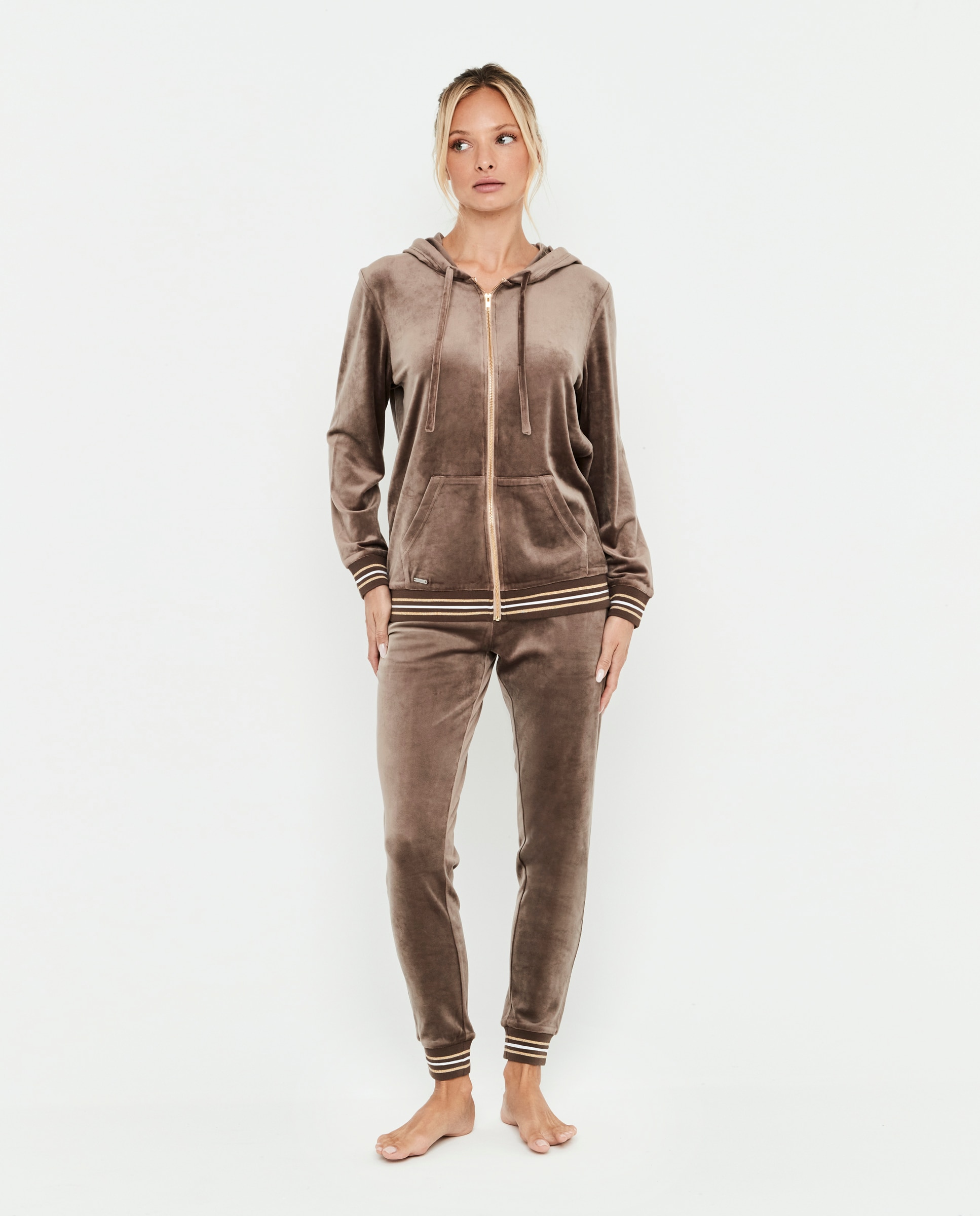 Conjunto de mujer, terciopelo, chaqueta con capucha, cremallera, bolsillos, y pantalón - Selmark - Tostado Tostado-1