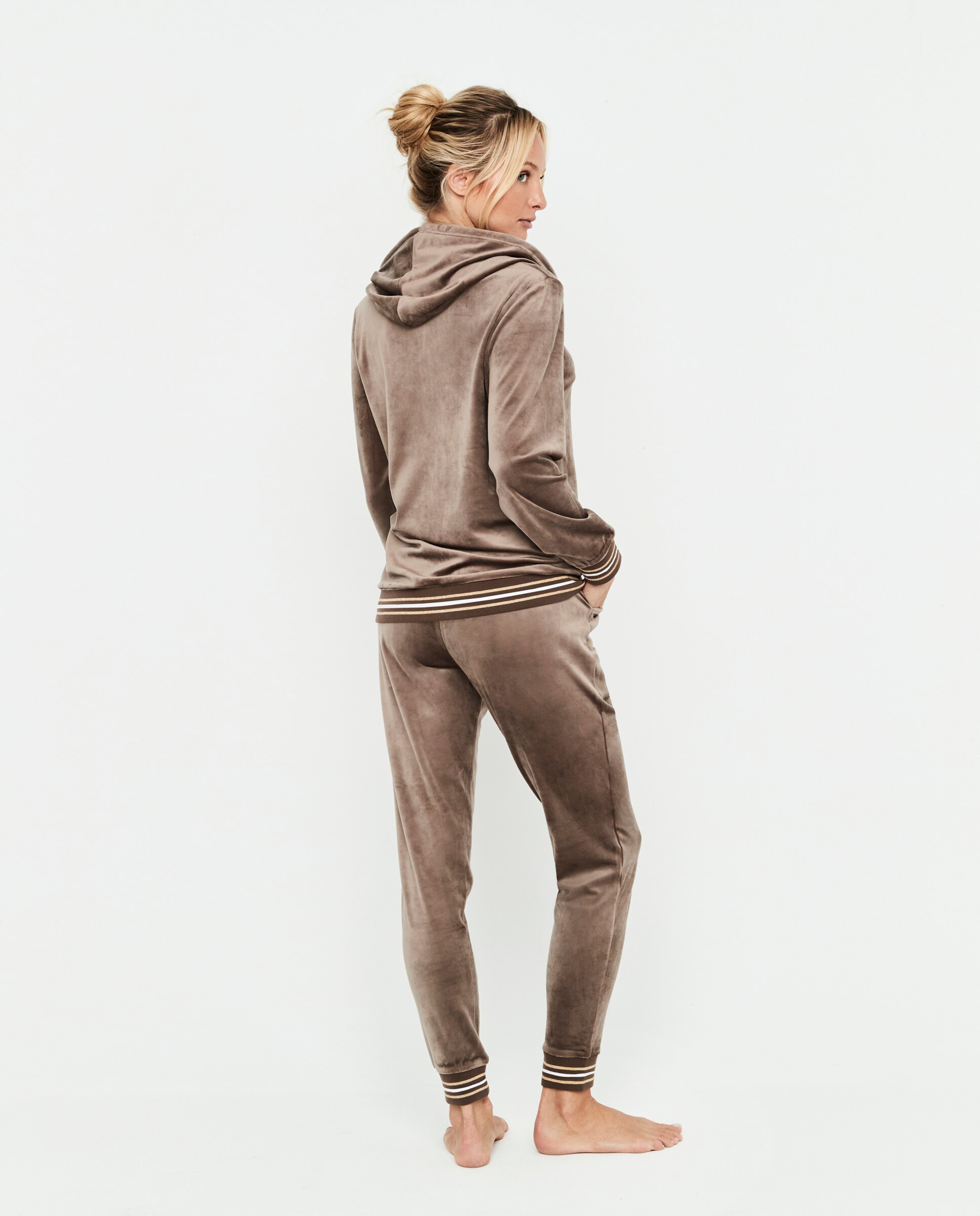 Conjunto de mujer, terciopelo, chaqueta con capucha, cremallera, bolsillos, y pantalón - Selmark - Tostado Tostado-2