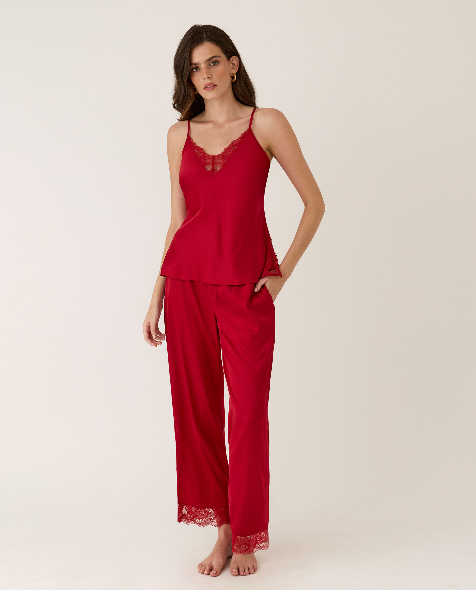 Imagen 0 de Pijama lencero de mujer, de tirantes, con detalles de encaje Rojo