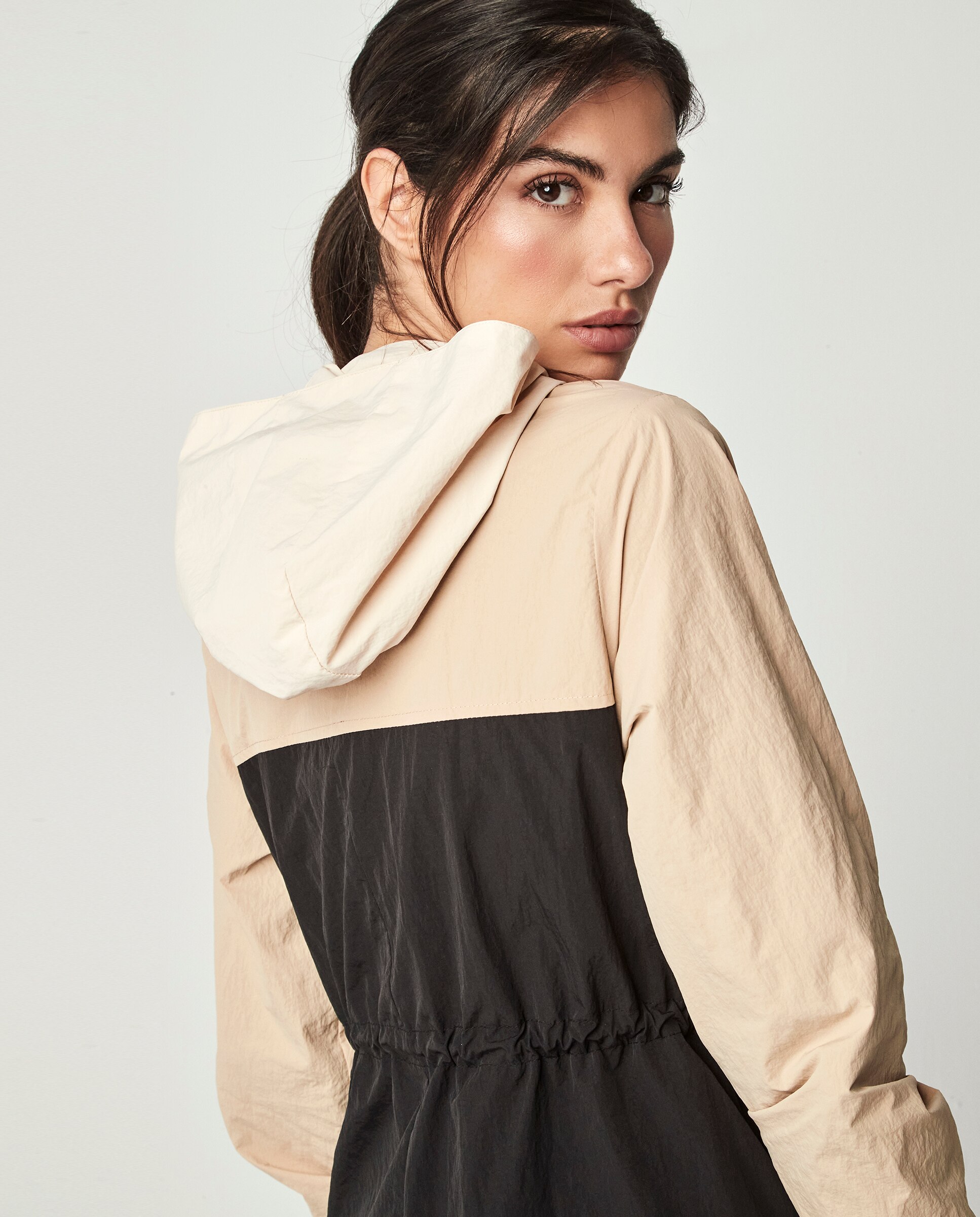 Chaqueta cortavientos by Pilar Rubio - Selmark - Negro Negro-4