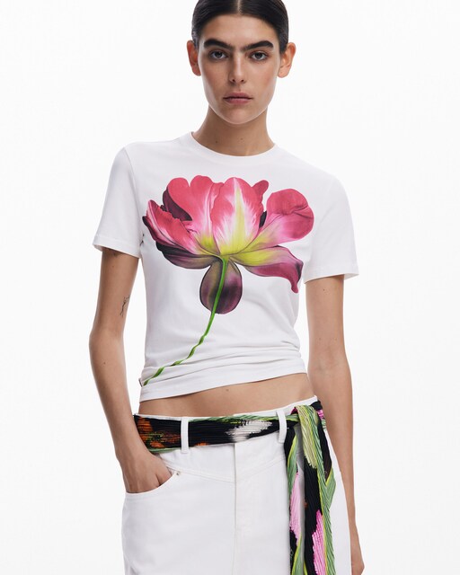 Imagen 0 de Camiseta de mujer flor grande