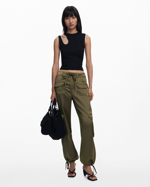 Imagen 0 de Pantalón de mujer cargo satinado