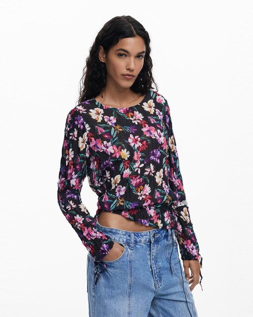 Imagen 0 de Blusa de mujer con plisados y flores