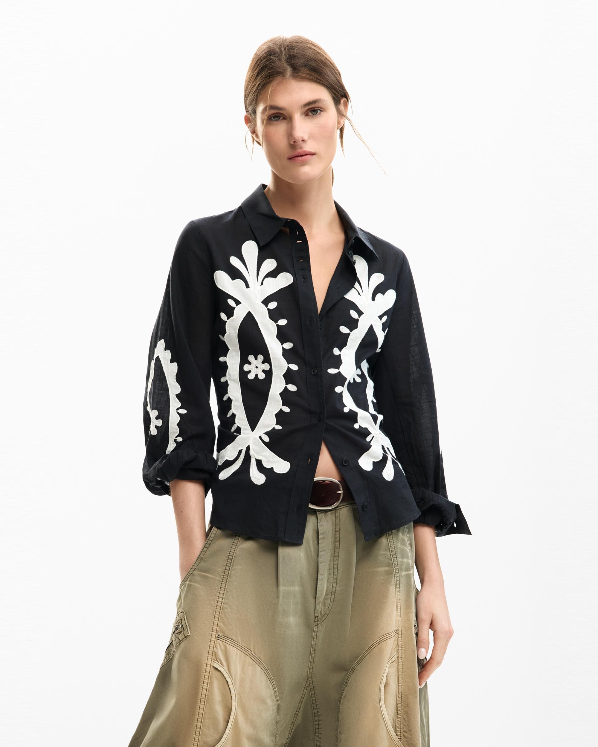Desigual - Camisa de mujer bordados farol.