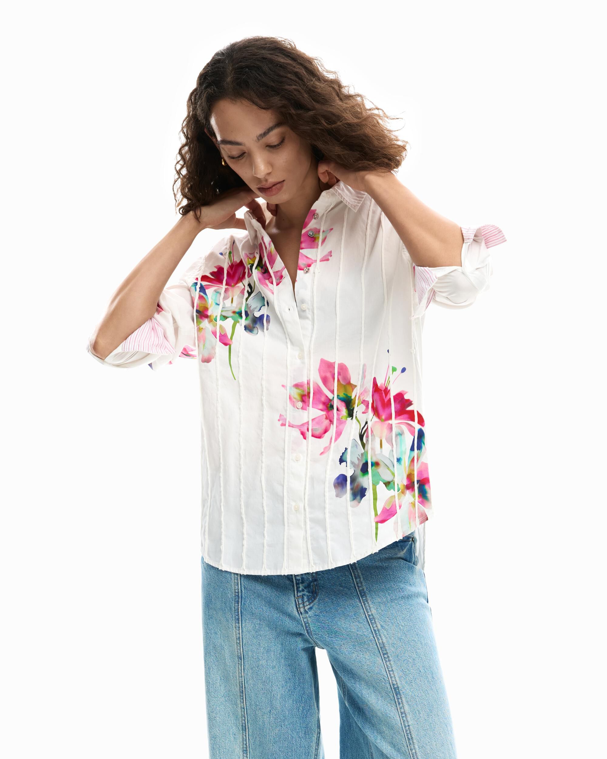 Desigual - Camisa de mujer manga larga tableado flores.
