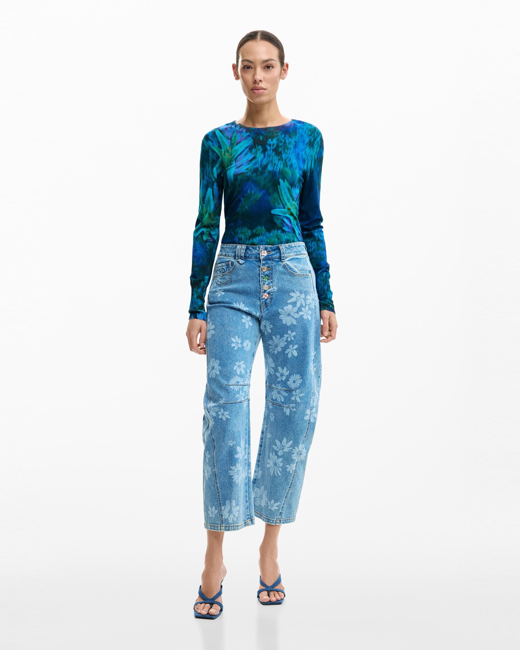 Desigual - Vaquero ancho de mujer vaquero flores.