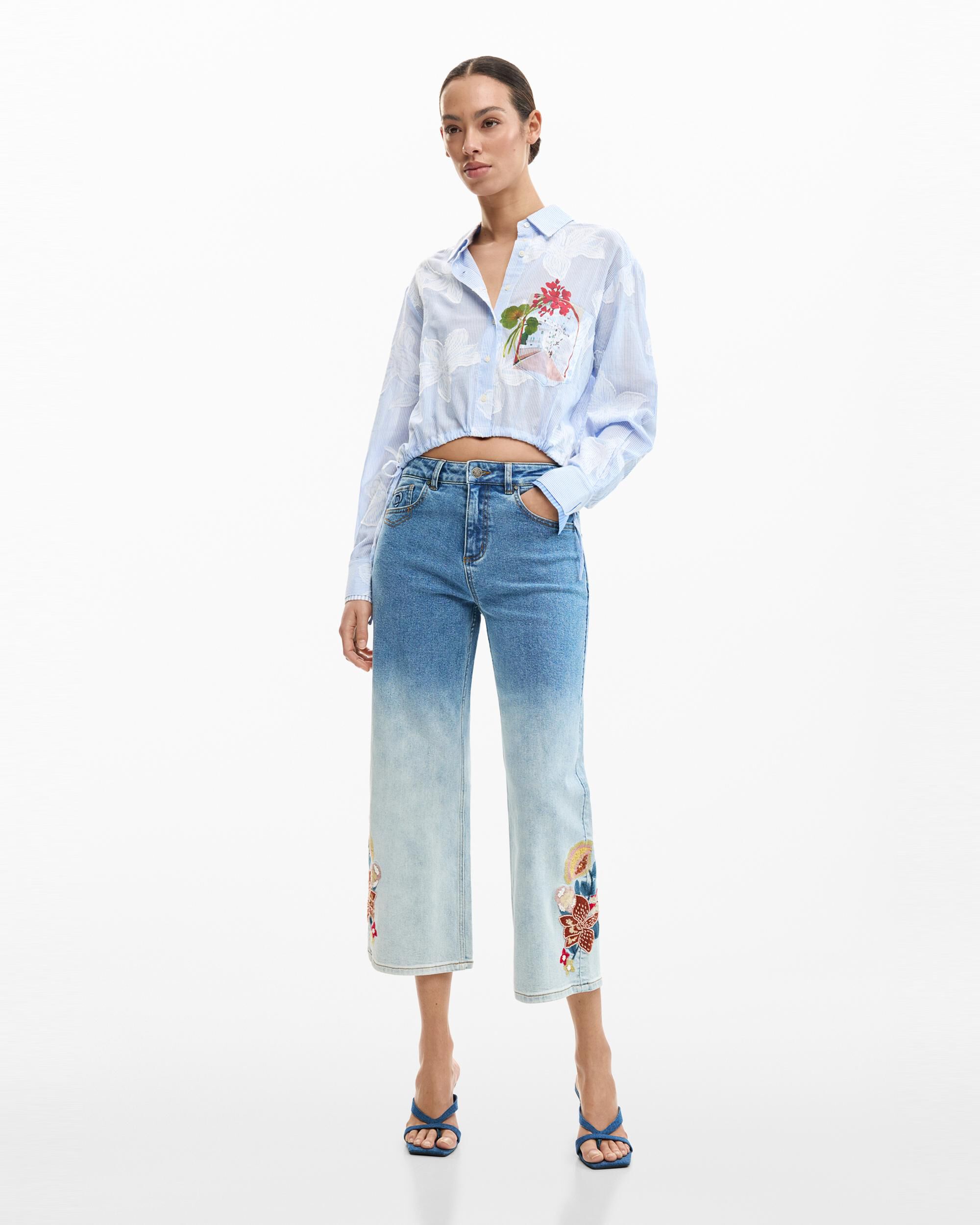 Desigual - Vaquero de mujer vaquero recto bordados.