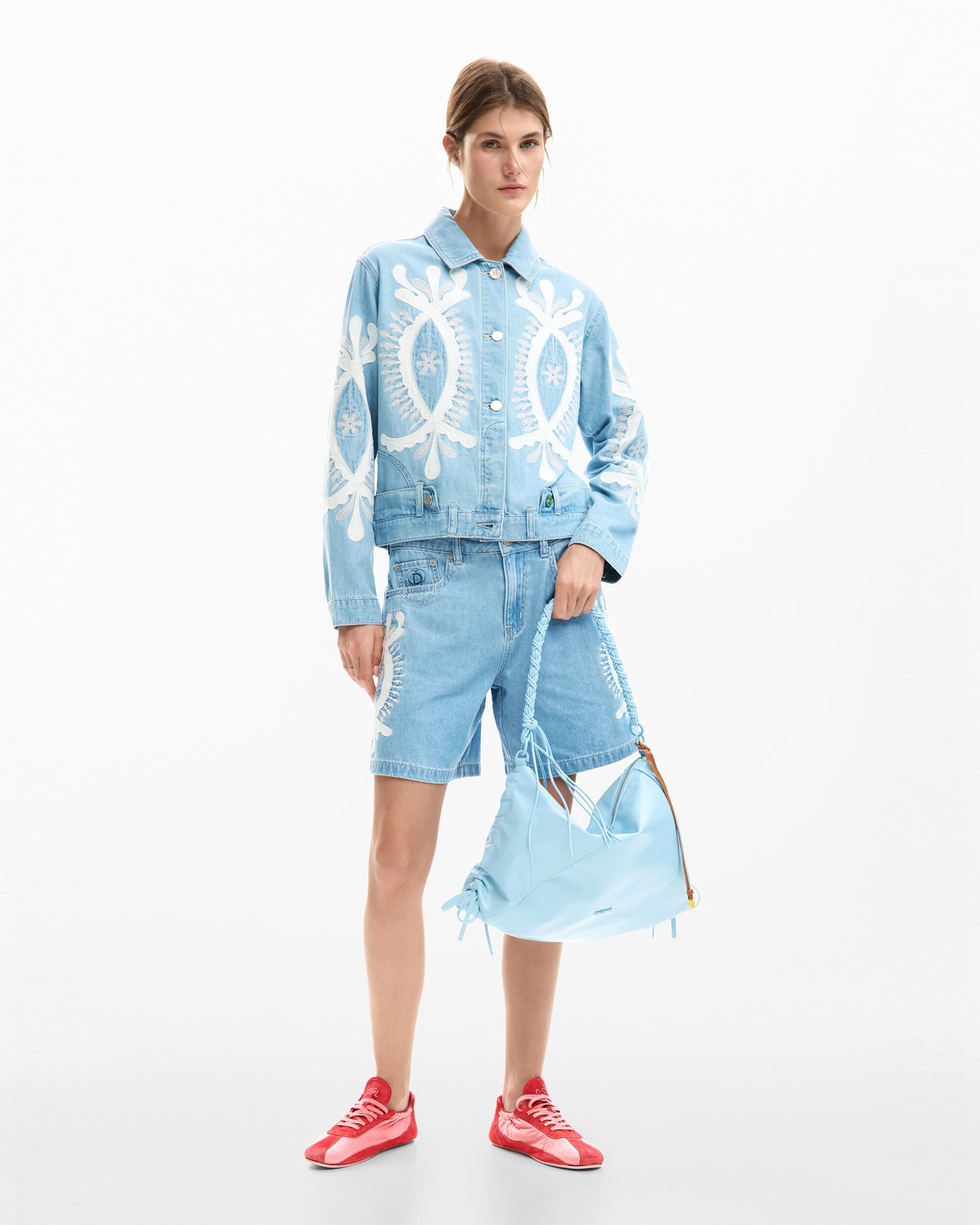 Desigual - Chaqueta de mujer invertida bordados.