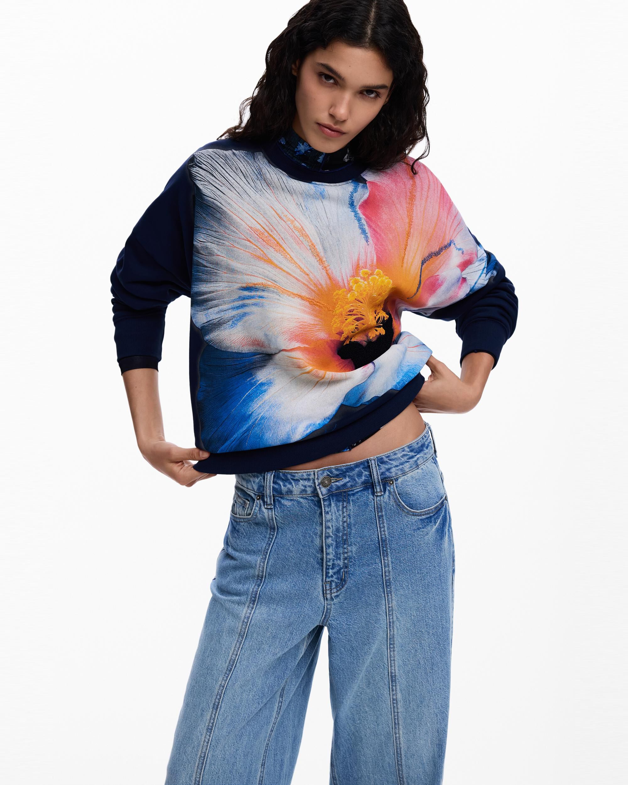 Desigual - Sudadera de mujer gran flor.
