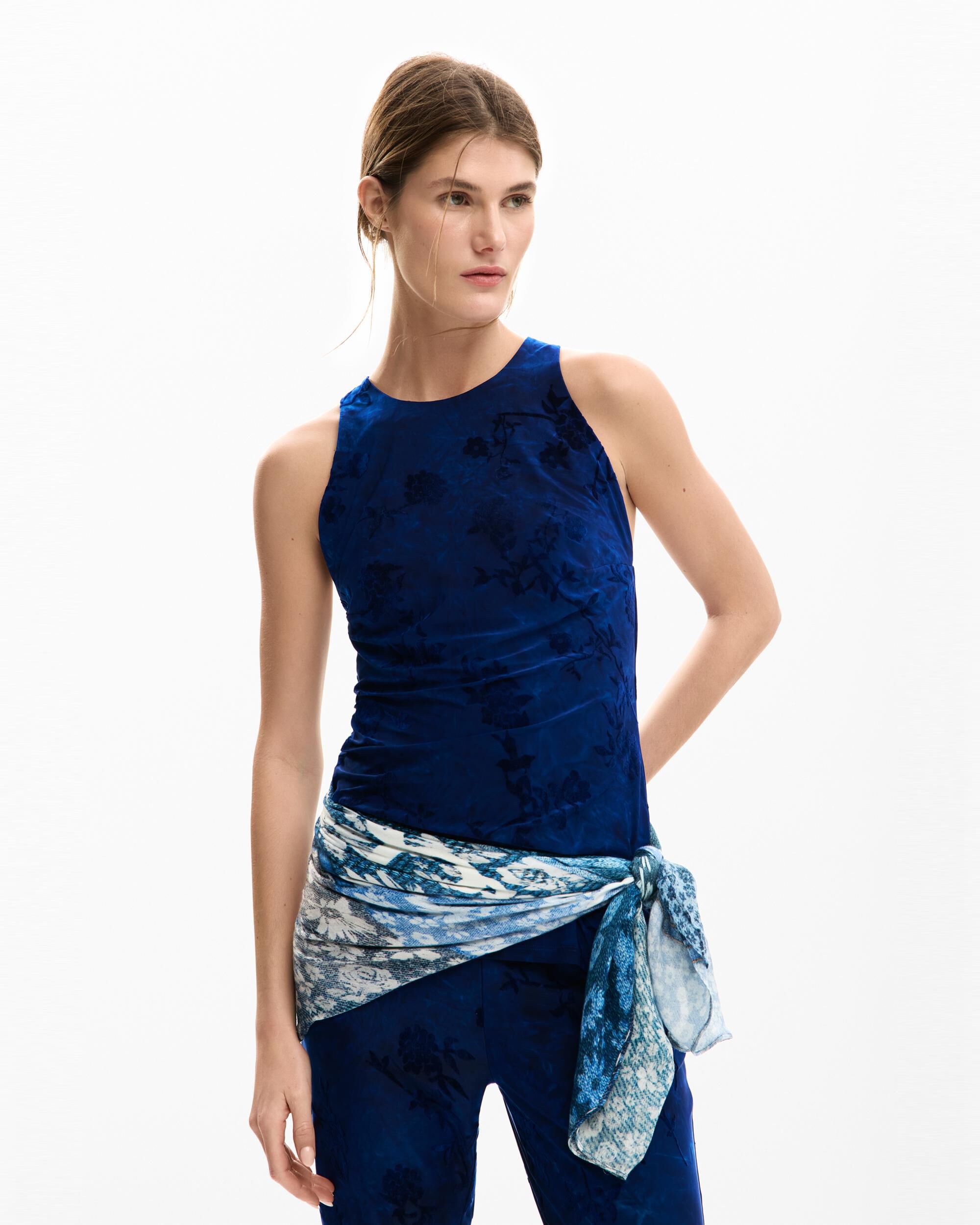 Desigual - Camiseta de mujer jardín nocturno.