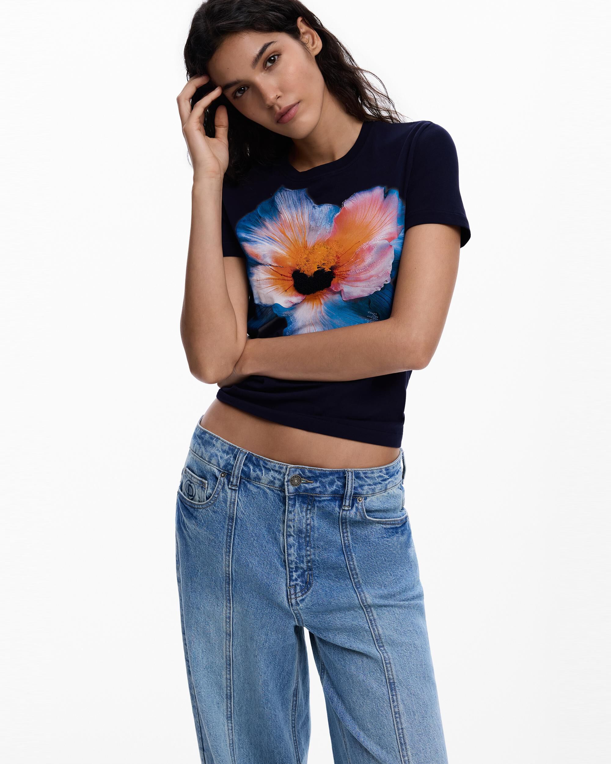 Desigual - Camiseta de mujer flor grande.